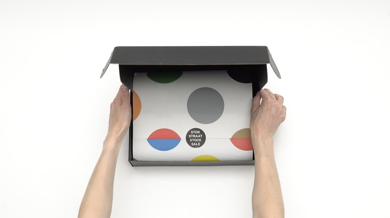 Kiki's Stocksale packing box