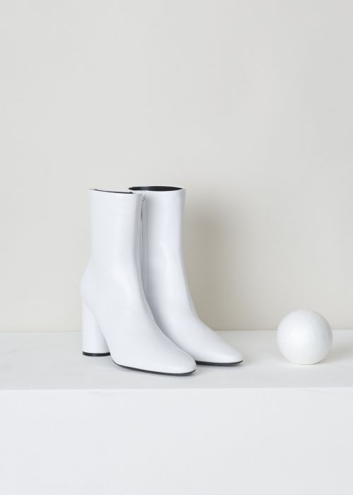 Balenciaga White ankle booties with round heel 
