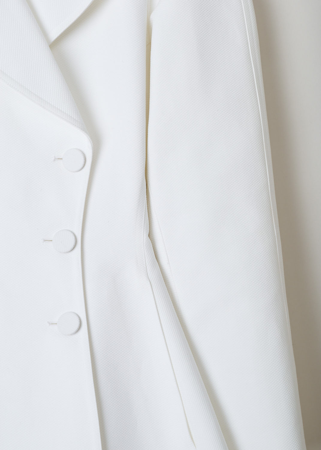 Alaïa, White piqué woven double-breasted coat, 2E9M052RT005_manteau_ML_C000_blanc, White, Detail 1, This white piqué woven double-breasted coat features a wide collar with a notch lapel, a front button closure, concealed pockets. The coat flares out at the waist.