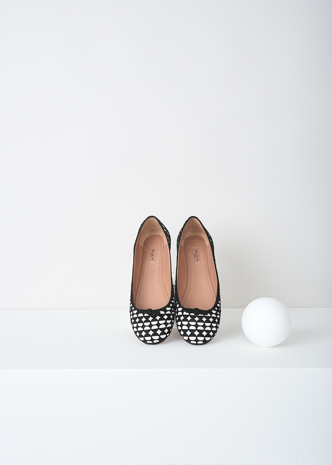 Alaïa, Black-and-white ballerina flats, 3W3F368_CC28_C993_NOIR_BLANC, Black, White, Print, Top, These black-and-white print ballerina flats have a round toe. On the toe, a small black bow can be found. 
