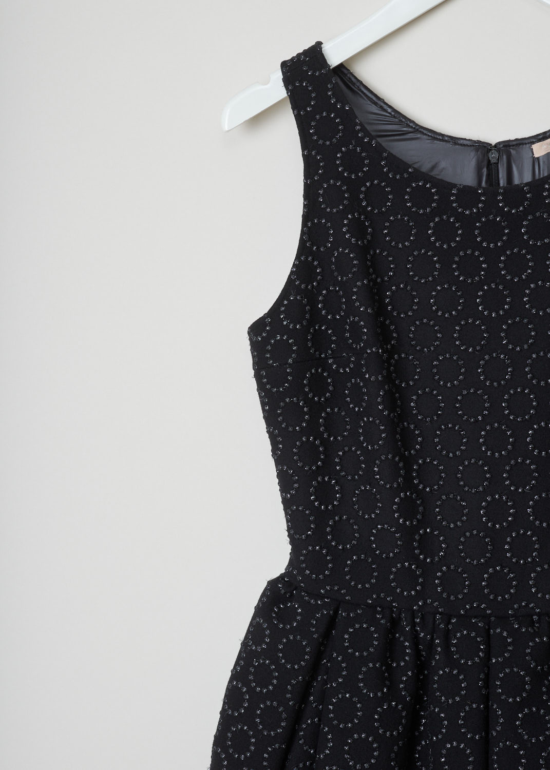 Ala�a, Black circular beaded empire dress, 3W9R251CT106_robe_drap_fin_brode_grenada_C997, Black, Detail, This sleeveless circle pattern princess dress has a round neckline and a fit-and-flare silhouette. A concealed zipper on the back functions as the closure.
