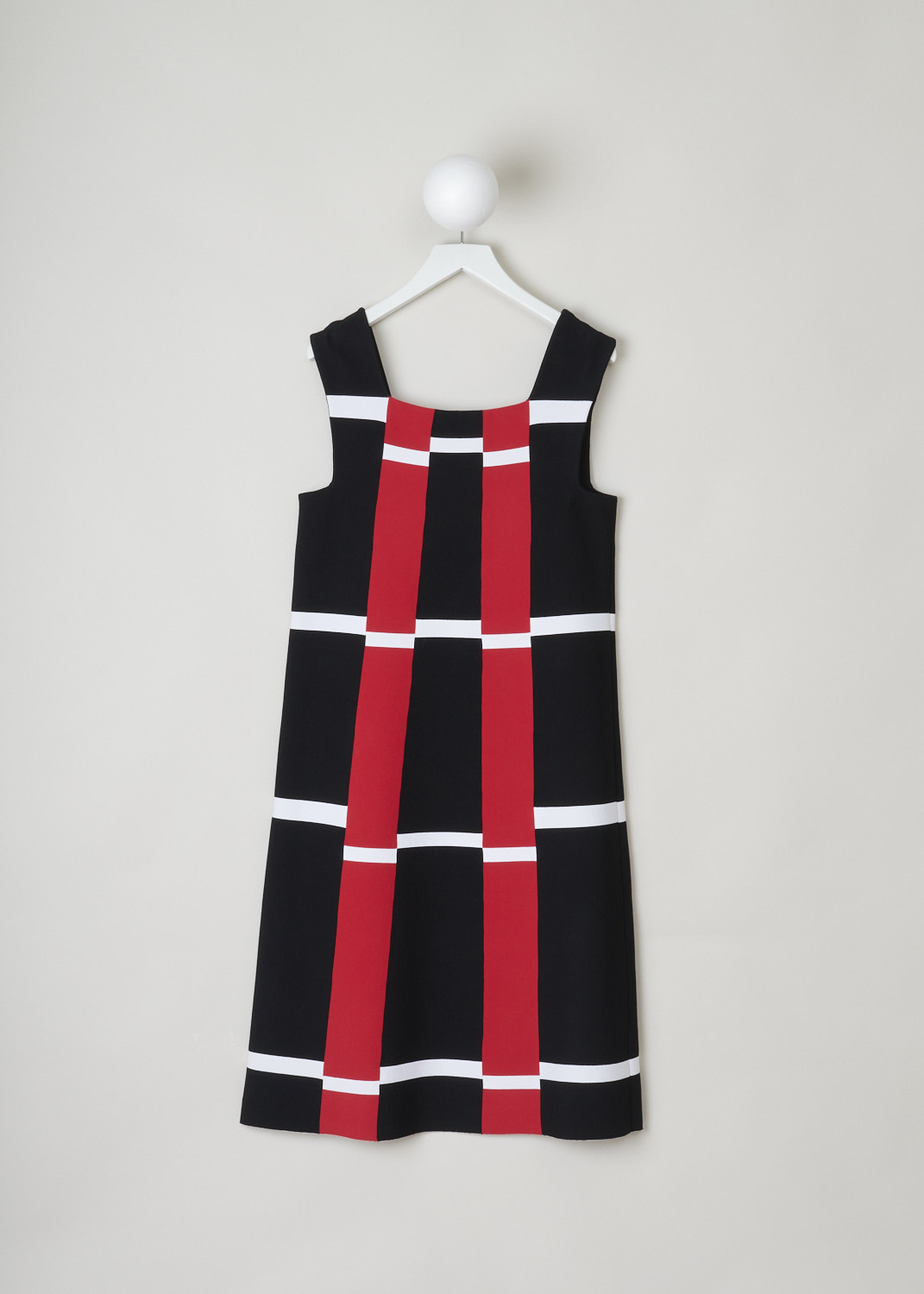 AlaÃ¯a, Mid-length a-line dress in black red and white, 7E9RI18RM327_CM93, print, back, A Knitted knee-length dress in sixties style, which is reinforced by the tri-colour combination being the black white and red. Elegant, straight neckline, with a sleeveless and slip-on design. 