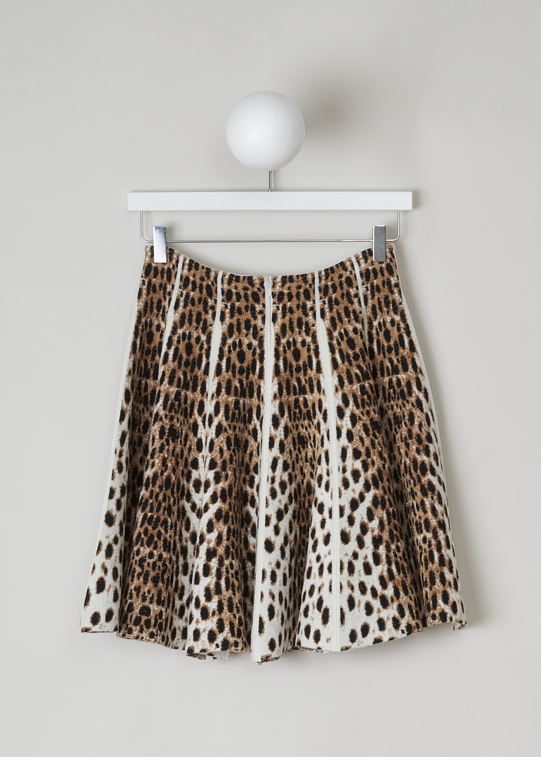 ALAÃA, LEOPARD-PRINT PLEATED BELL SKIRT, 8H9JD95CM435_JUPE_GUEPARD, Beige, Print, Back, This short pleated leopard-print skirt has a paneled look. A concealed zipper in the back functions as the closure option. 
