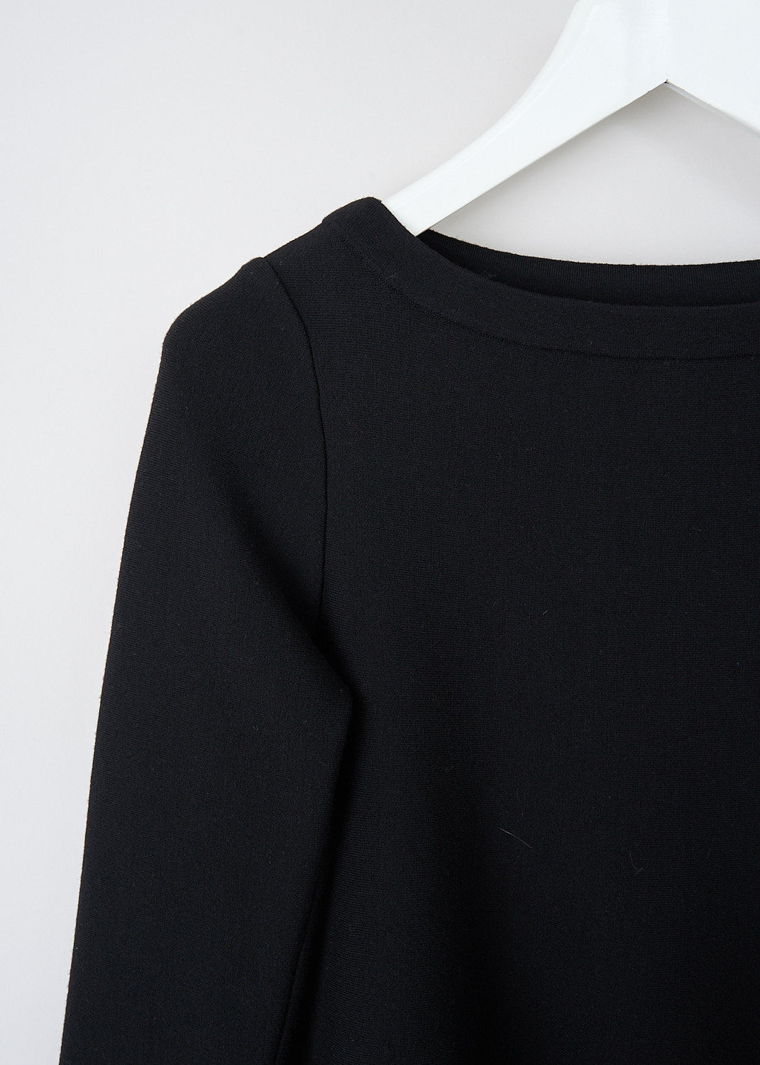 Alaïa, Black A-line top, 8W9UD11LM405_C999_NOIR, Black, Detail, This black A-line top has a boat neckline and long sleeves.
