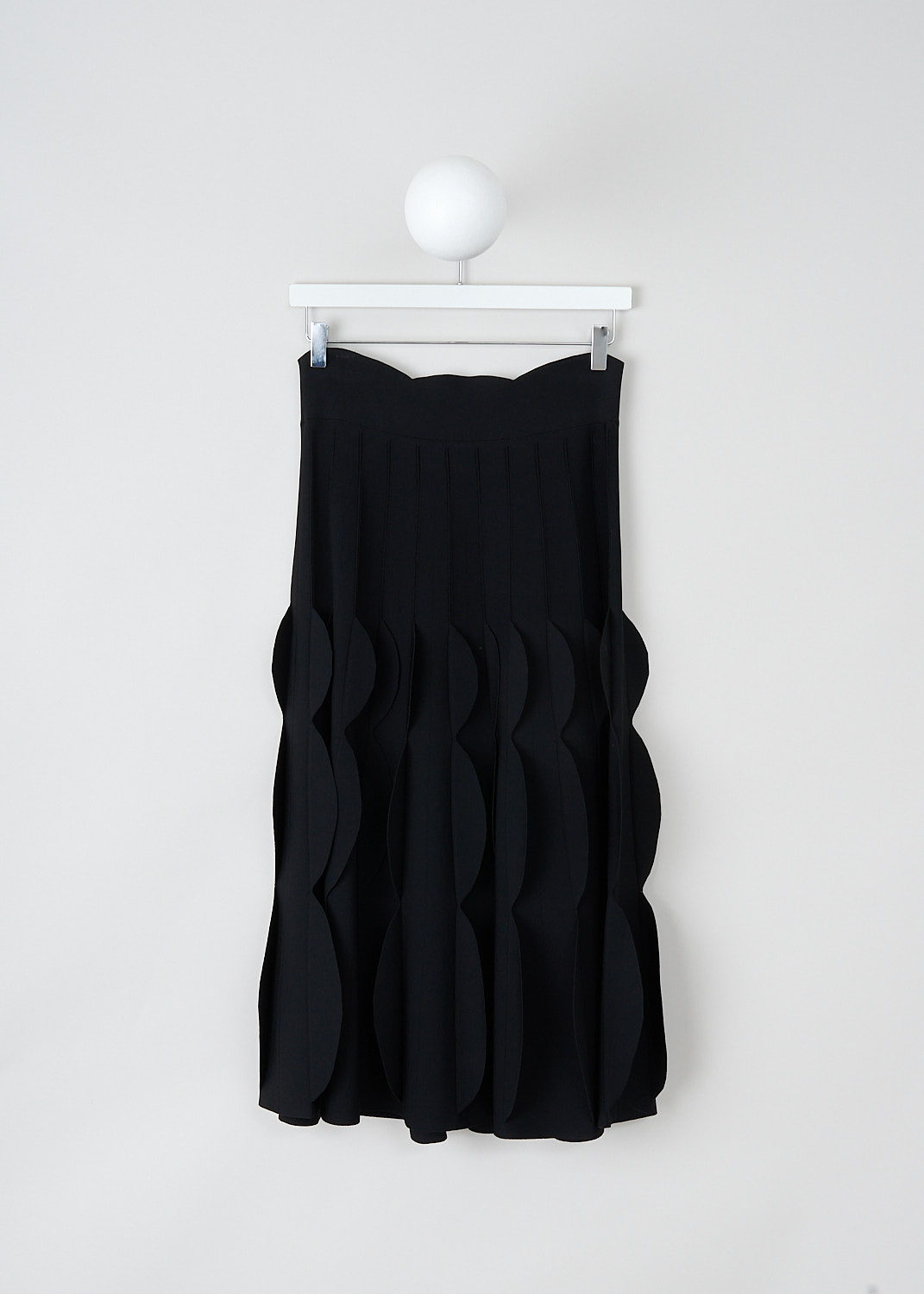Alaïa, Black scalloped midi skirt, AA9J2051LM609_999_NOIR, Black, Front, This Black A-line midi skirt has a broad waistline with a scalloped outer edge. The skirt flares out into scalloped pleats throughout. 
