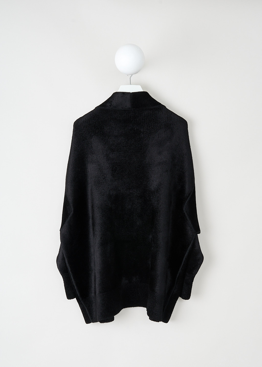 Alaïa, Black shiny velvet knit cardigan, AA9S02956M914_995_NOIR_ALAIA, Black, Back, This black shiny velvet knit cardigan has long sleeves and an open front. This cardigan is designed for a loose fit.
