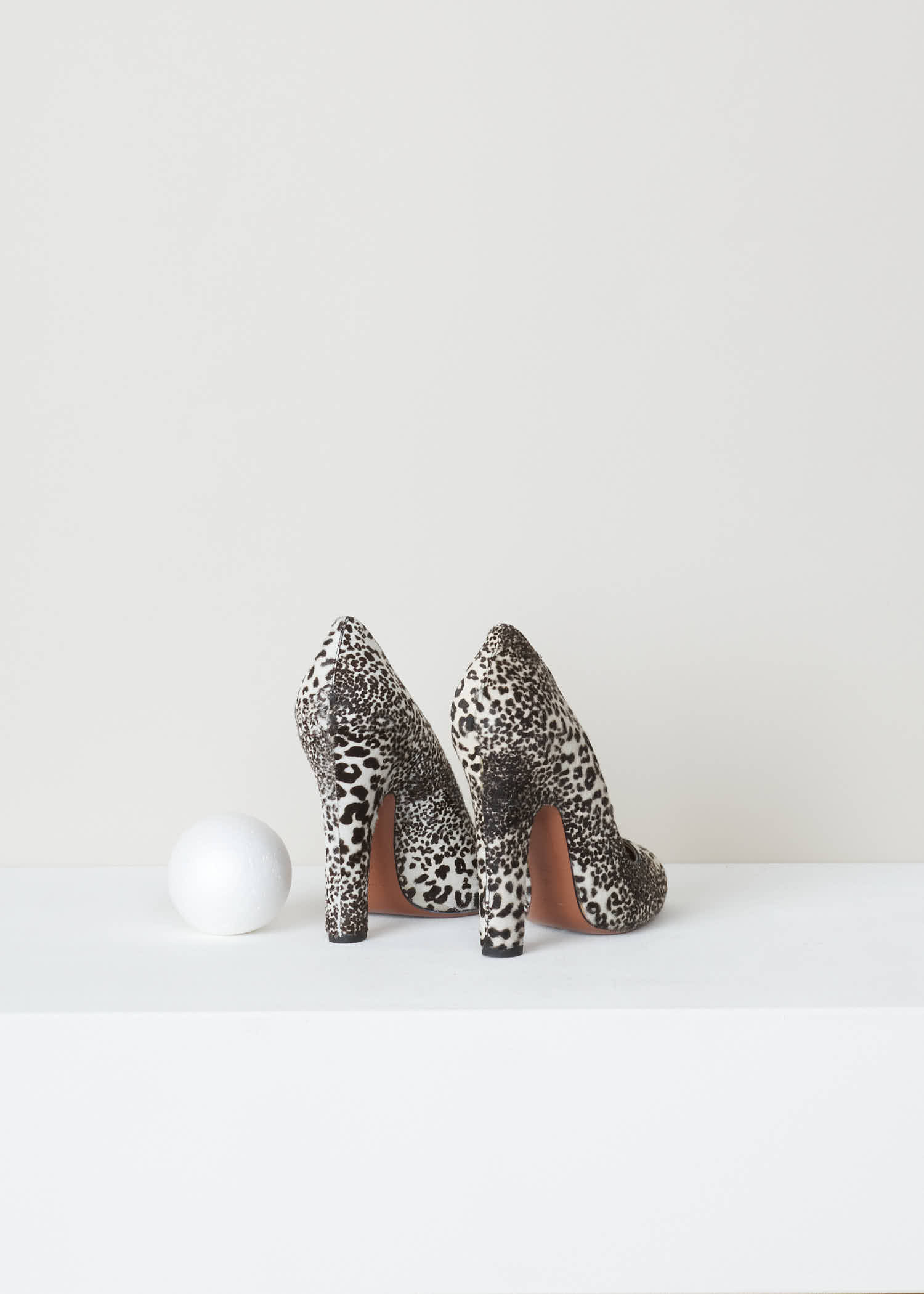 ALAÏA, Hairon leather leopard pumps, 3W3I324CL05, Print, Back, Hairon leather pump in leopard pattern. Blanc noir pony skin leather with rounded toe and leather covered high heels.
