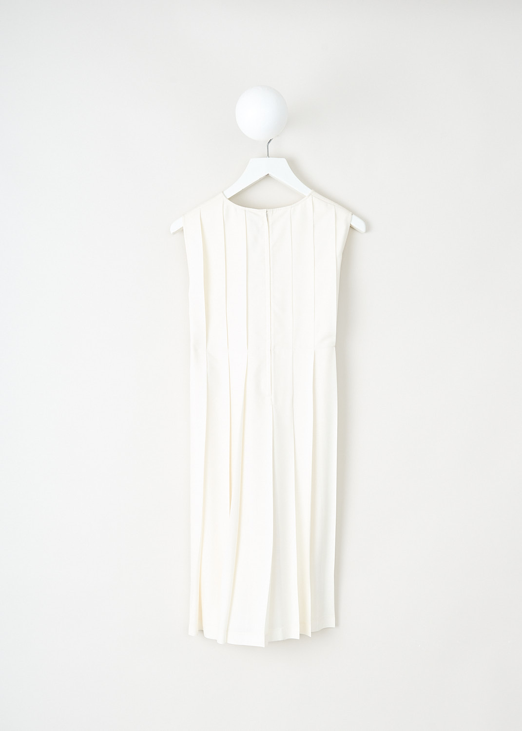 Aspesi, White silk pleated dress, 2960_M249_01317, White, Back, This white silk sleeveless dress has a round neckline. The dress is pleated both front and back. In the back, a concealed centre zipper functions as the closure.
