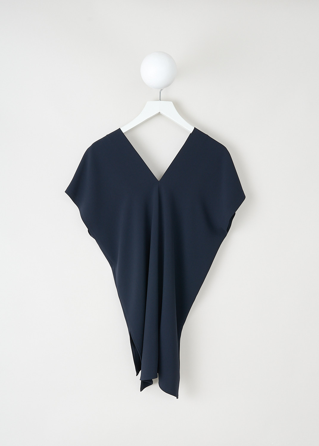 Aspesi, Navy blue loose top, 5639_P001_01098, Blue, Back, This loose navy blue top is sleeveless and has a V-neckline. The top has small side slits.
