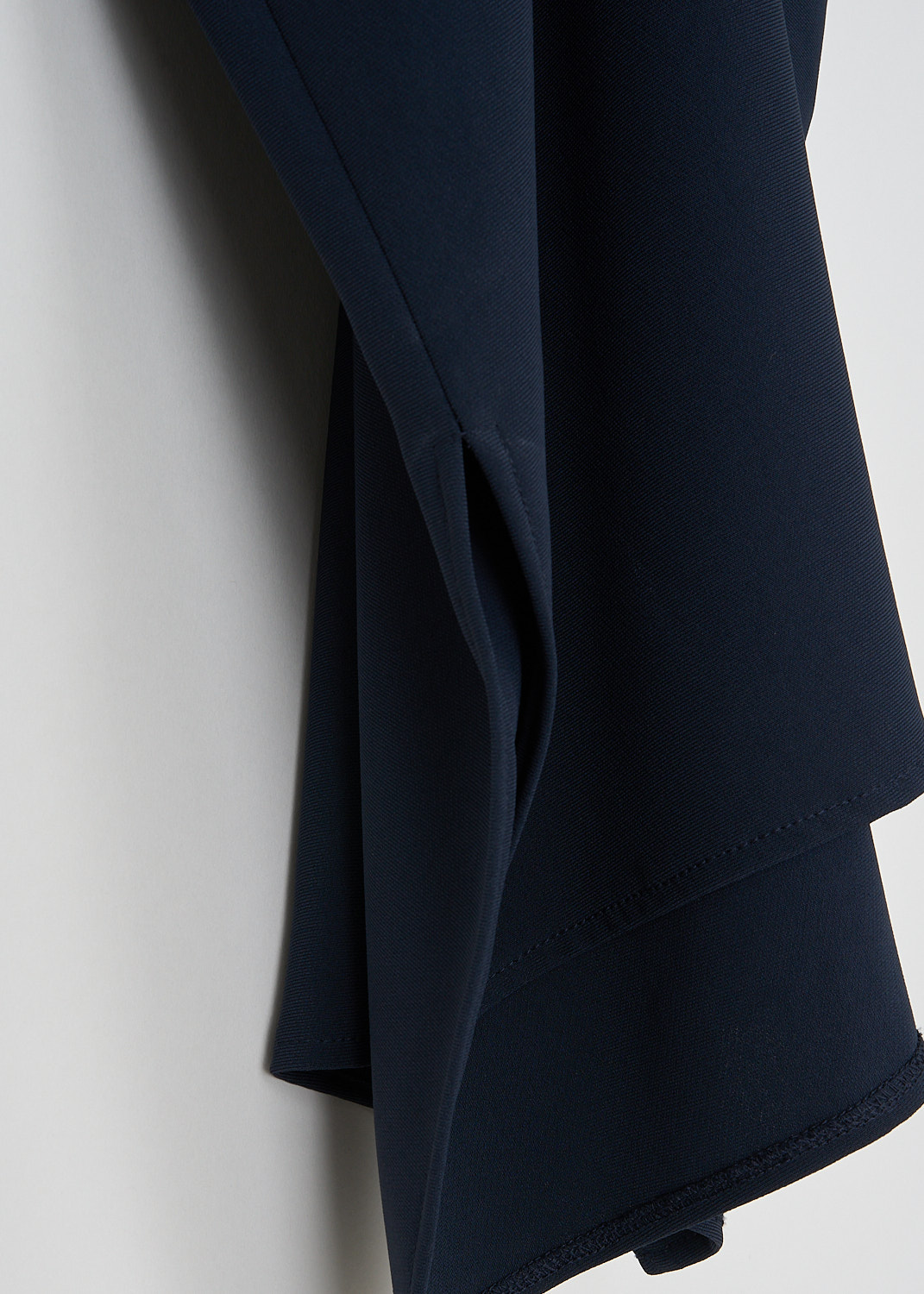 Aspesi, Navy blue loose top, 5639_P001_01098, Blue, Detail, This loose navy blue top is sleeveless and has a V-neckline. The top has small side slits.
