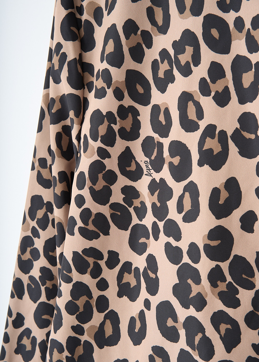 Aspesi, Leopard-print raincoat, N502_L108_60226, Brown, Print, Detail, This leopard-print coat has a spread collar, a front button closure and slanted pockets. The long sleeves have cuff straps. The coat has an A-line silhouette. 
