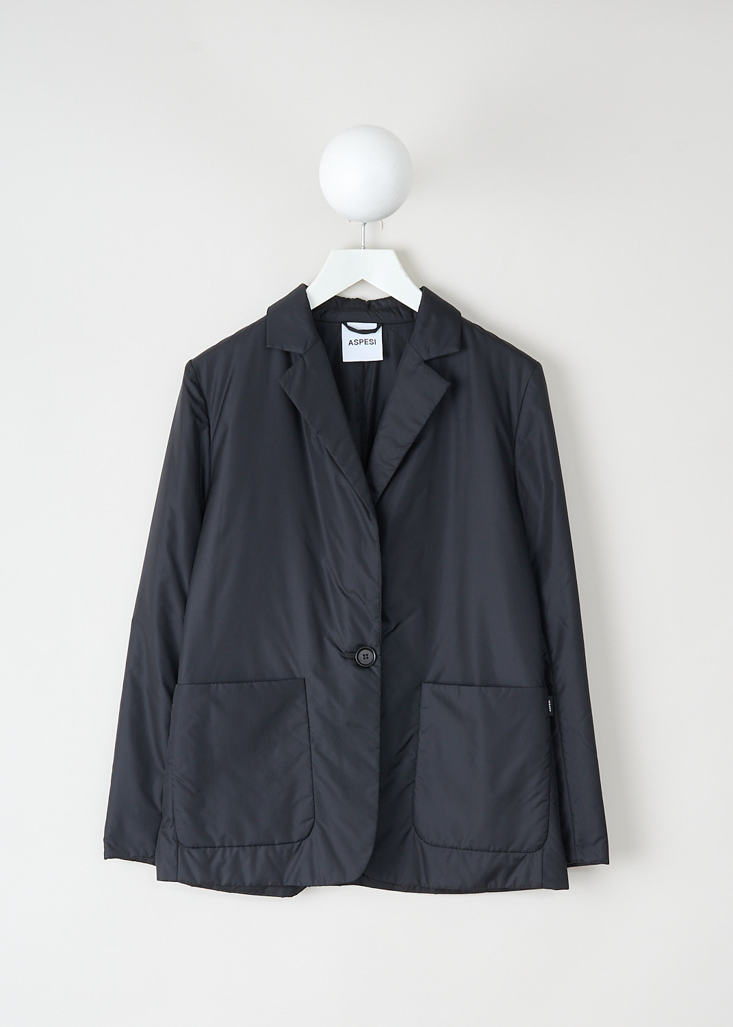Aspesi black padded jacket with notched lapel, single button closure and two front patch pockets at Kiki's Stocksale Maastricht designer outlet.