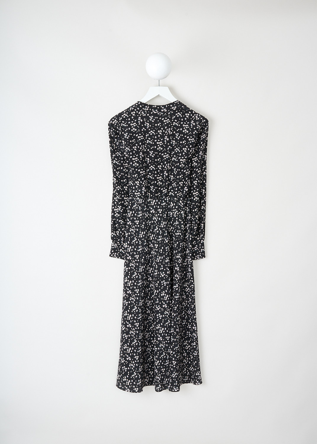 Back view of black floral midi shirt dress with fluid silhouette and long sleeves, designer Aspesi piece available at Kiki’s Stocksale Maastricht outlet.
