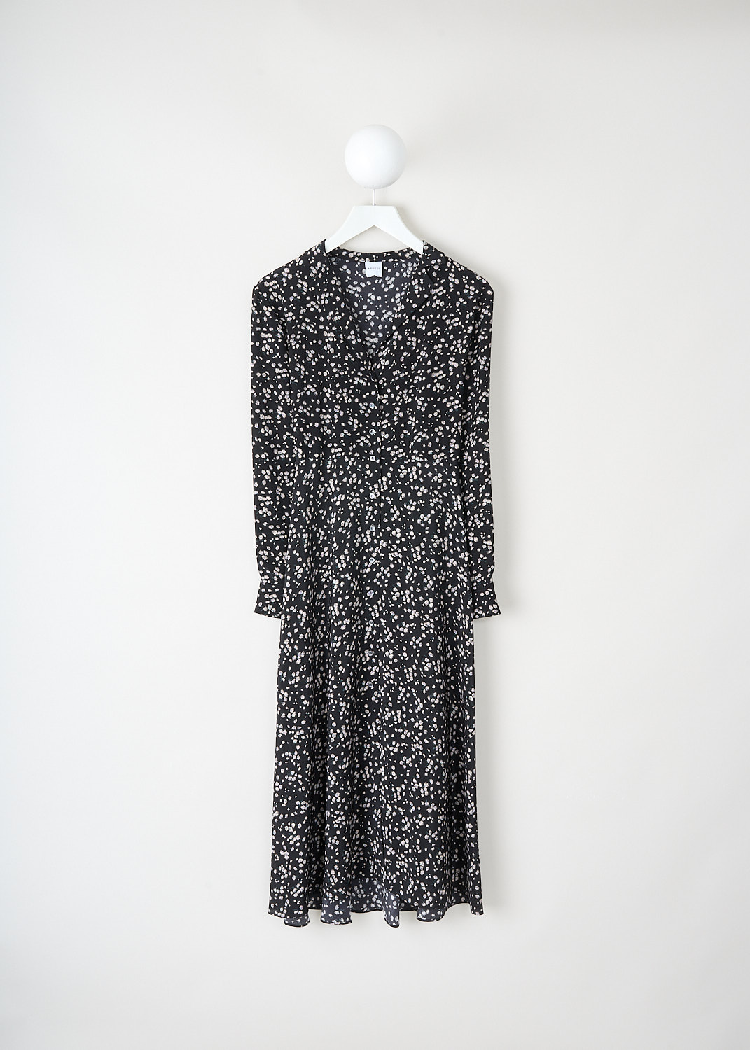 Black floral midi shirt dress with white all-over print, V-neckline, front button closure and long sleeves with buttoned cuffs. Designer Aspesi dress available at Kiki’s Stocksale Maastricht luxury outlet.