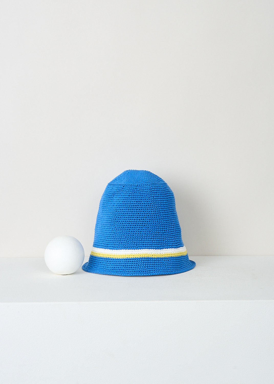 B.B. Wallace Schnabel blue crochet hat with contrasting yellow-and-white trim, designer accessory at Kiki’s Stocksale Maastricht