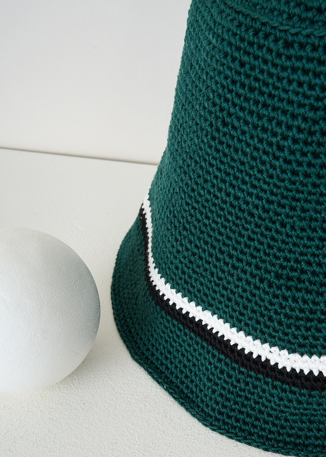 B.B. Wallace Schnabel dark green cotton crochet hat featuring distinctive black-and-white trim, luxury designer accessory at Kiki Niesten Maastricht