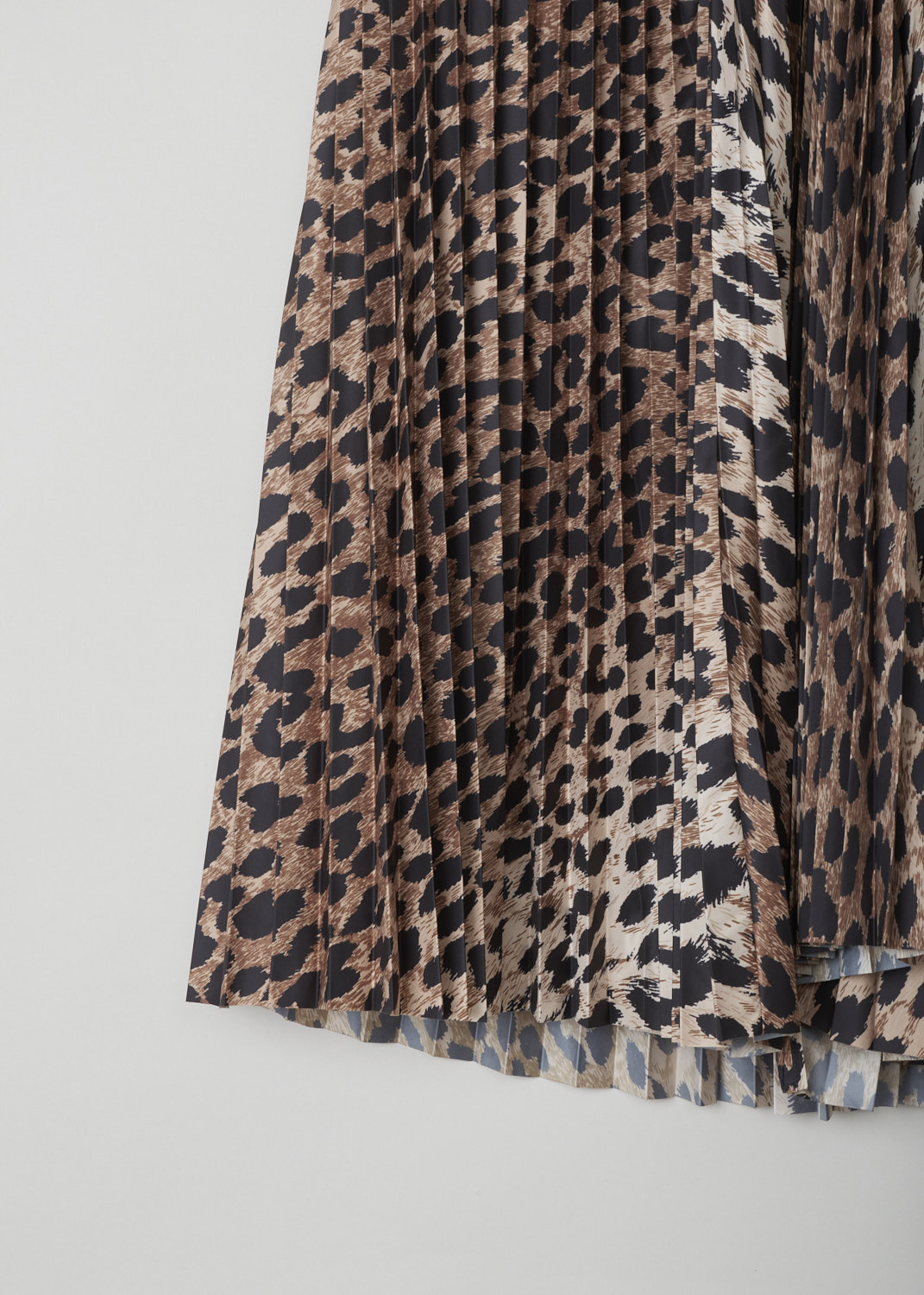 Balenciaga, Accordion pleated leopard print skirt, 601196_TGL35_9501, brown, beige, black, detail, Mid-length accordion skirt, printed to a multi-coloured leopard motif. Comes with a broad internal elastic waistband, and has a concealed zipper on the back. 