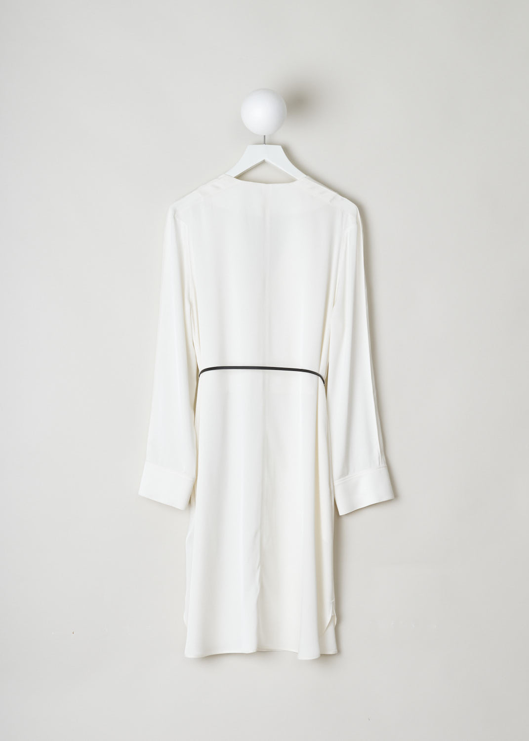 BOTTEGA VENETA, WHITE SILK DRESS WITH CONTRASTING BELT, 606454_VKJ90_8329, White, Back, This silk long-sleeve dress has a deep V-neck with an exaggerated collar. Across the shoulders, dainty little pleats can be found. The dress comes with a thin, contrasting black leather belt with a gold-tone triangle belt buckle. 