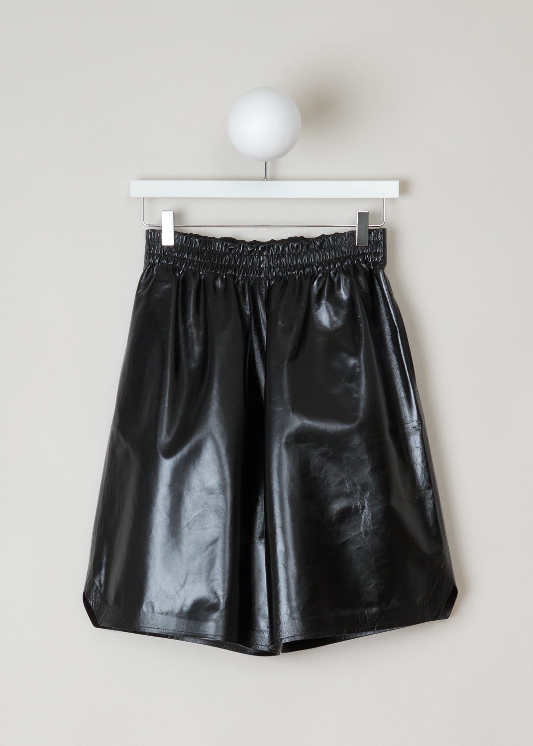 Bottega Veneta, Patent black leather shorts, 633445_VKLC0_1000, black, back, Shorts made from black shiny leather. Featuring an oversized fit with the slip-in pockets being on the side seam, the elastic waistband acts as you fastening method on this model.