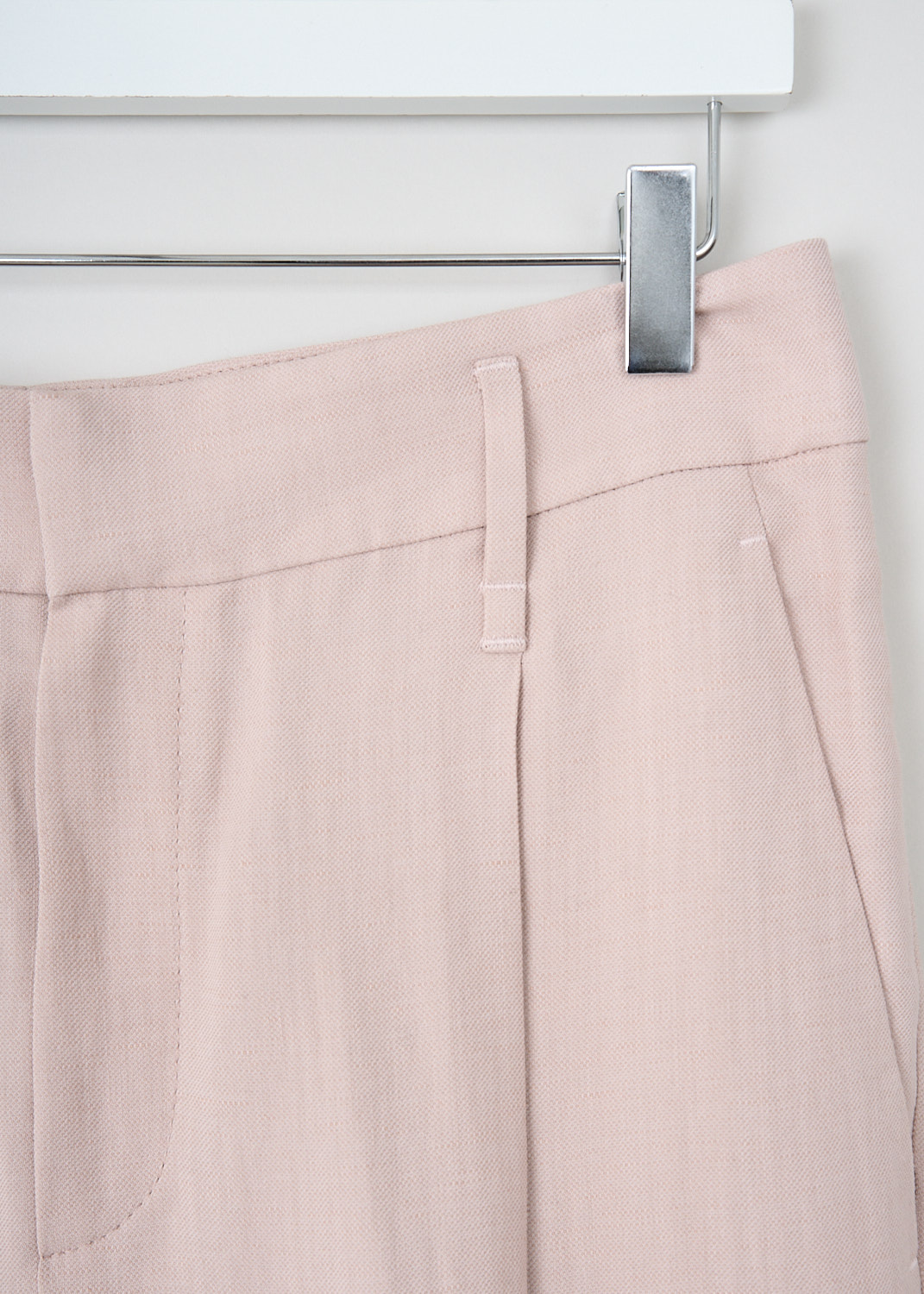 Brunello Cucinelli, Blush pink pants, 
MH126P7589_C7559, Pink, Detail, These blush pink pants have a broader waistband with belt loops. A concealed clasp and zipper function as the closure option. The tapered pants legs have centre pleats. The pants have slanted pockets in the front and welt pockets in the back. 