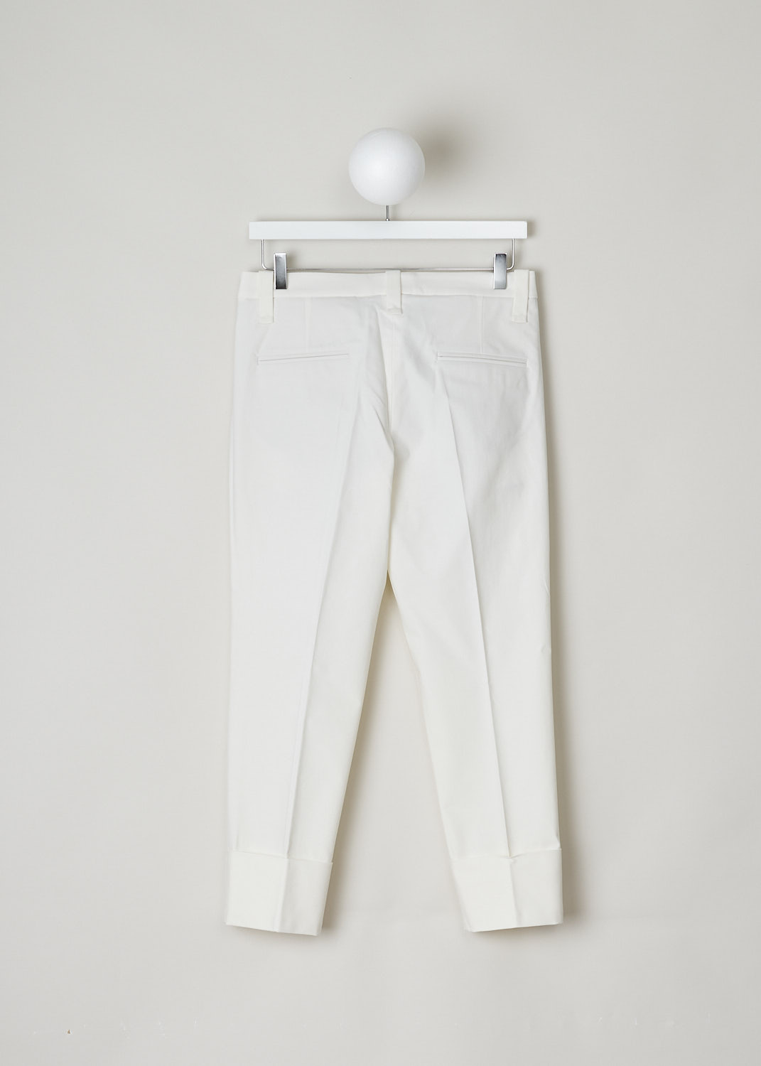 BRUNELLO CUCINELLI, WHITE CHINO WITH FOLD-OVER HEM, M0F70P1367_C7025, White, Back, A white chino made of a cotton blend. Featuring a clasp and zip closure, forward slanted pockets in the front and welt pockets on the back. The belt loops are a bit broader than usual. The pants legs have a folded hem.
