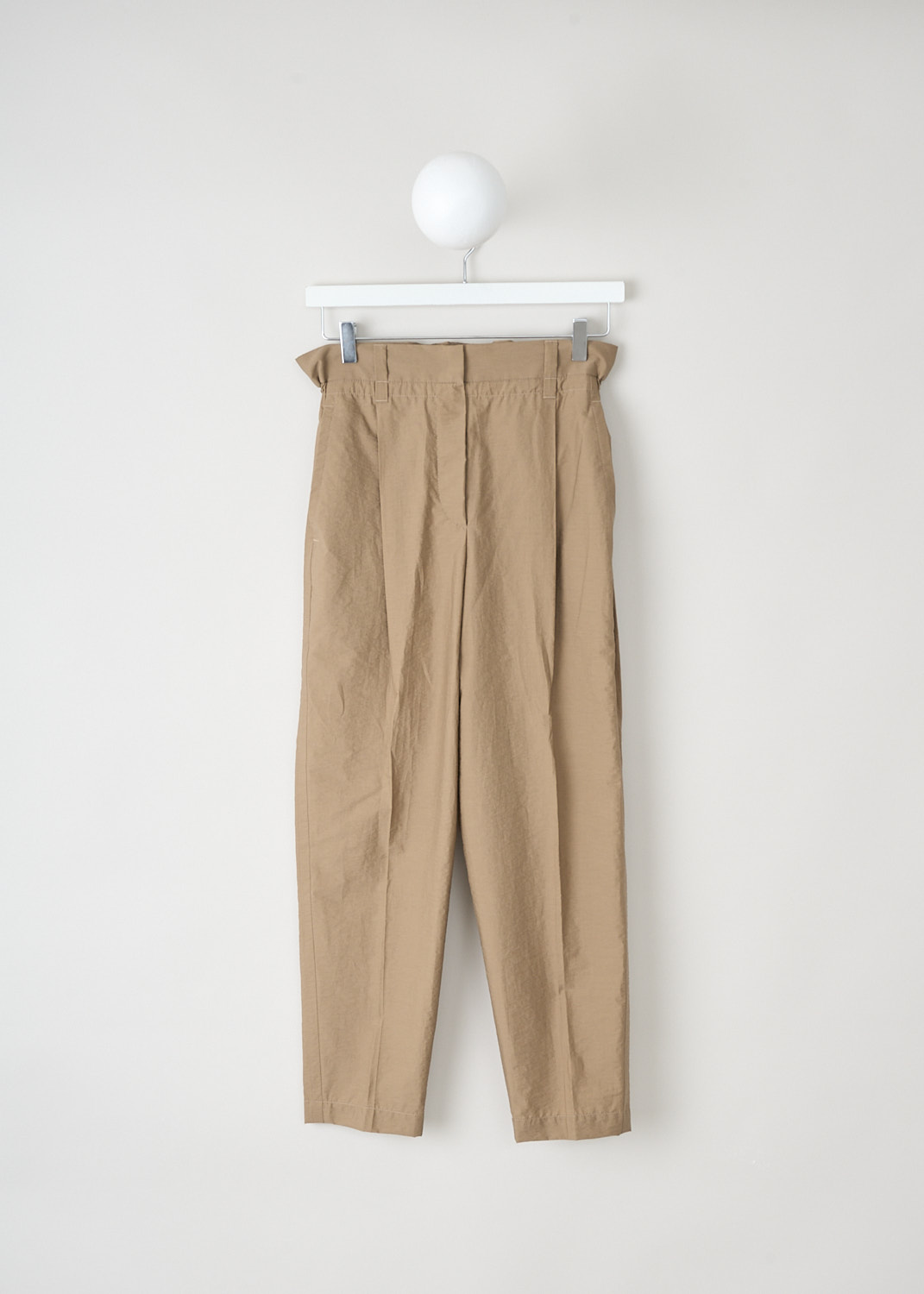 Brunello Cucinelli, Brown paper bag pants, M0F79P7102_C7301, Brown, Front, These brown pants have a paper bag waist with belt loops. The waistline is partly elasticated. The concealed press studs and zip function as the closure option. These pants have slanted pockets in the front and welt pockets in the back. The tapered pant legs have a centre crease.  
