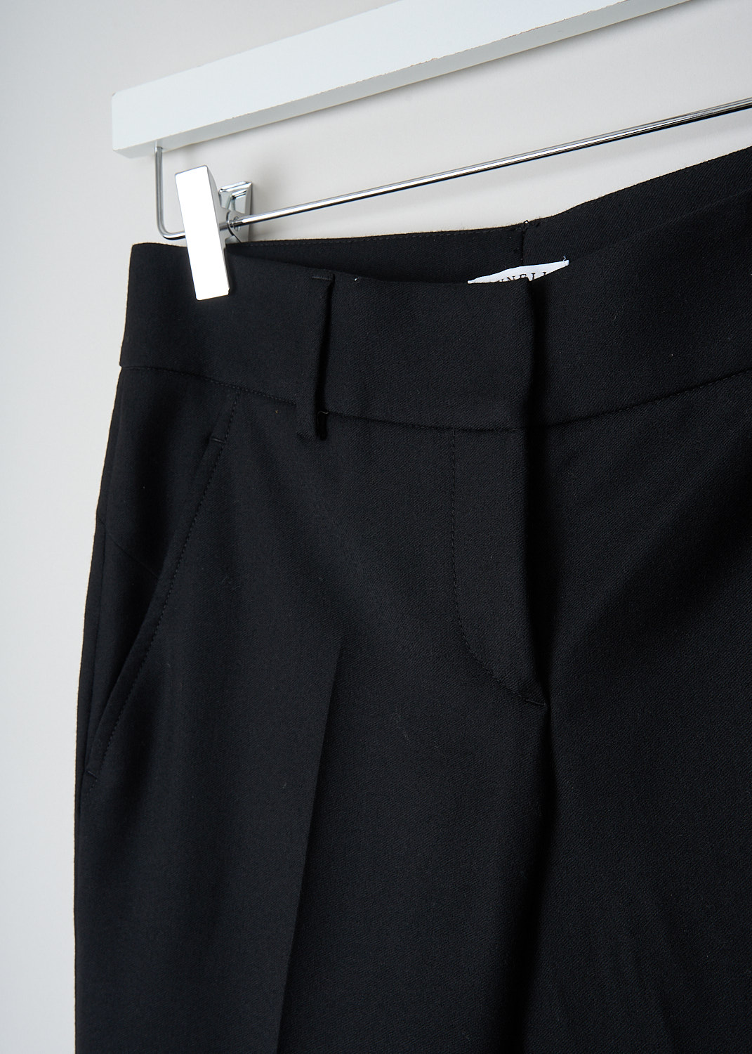 Brunello Cucinelli, Mid-rise black wool pants, M0L02P8531_C200, Black, Detail, These mid-rise black wool pants have a waistband with belt loops and a concealed clasp and zip closure. These pants have slanted pockets in the front and buttoned welt pockets in the back. The tapered pant legs have centre creases. 


