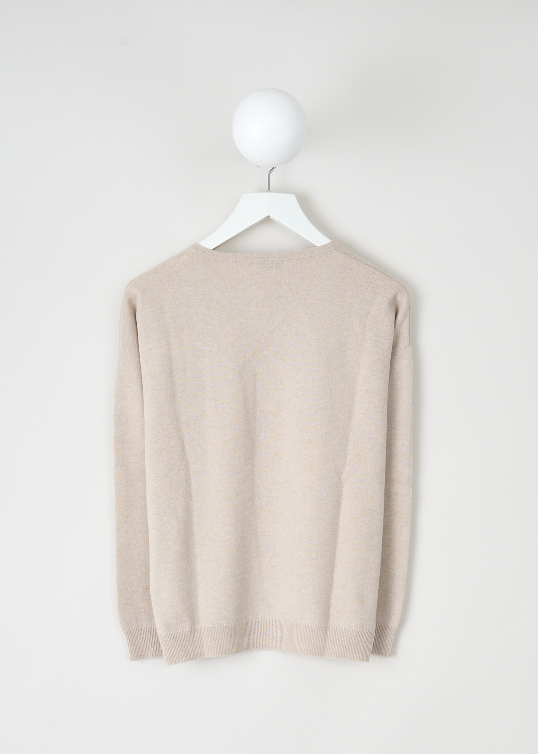 Brunello Cucinelli, Beige sweater with keyhole detail, M16125600_CJ780, Beige, Back, This beige cashmere sweater has round neckline with a monili-decorated keyhole detail. The sweater has long sleeves. Both the cuffs and the hem have a ribbed finish.
