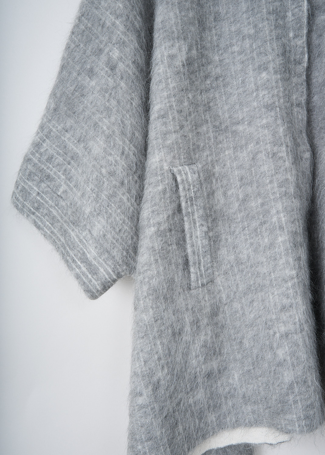 Brunello Cucinelli, Soft grey cape with hood, M2I182606_C0910, Grey, Detail, This soft heather grey cape has a hood with drawstrings and a front-zip closure  concealed by press studs. The cape has wide Dolman sleeves. On the front, this cape has slanted pockets. 


