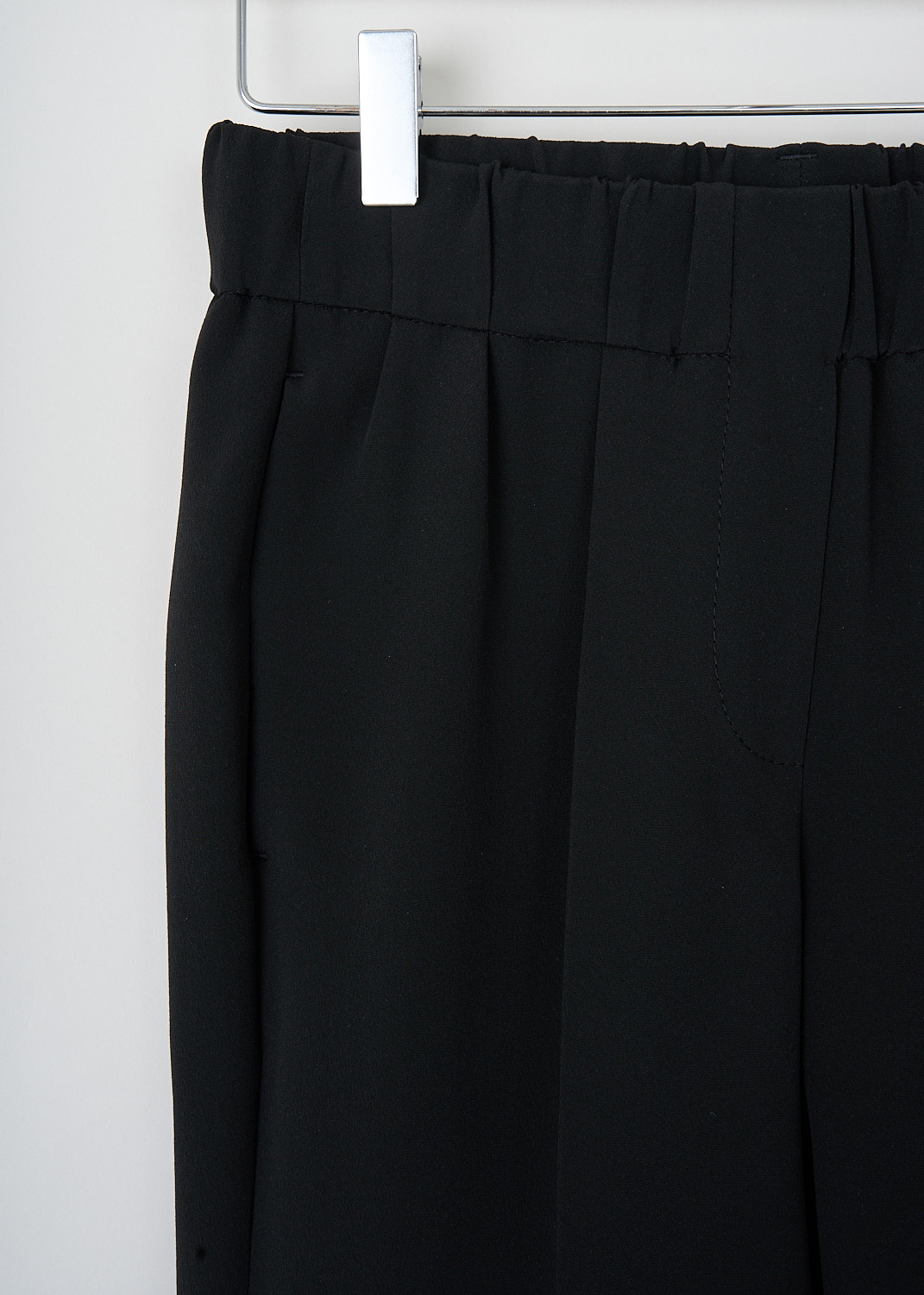 Brunello Cucinelli, Black straight-leg pants, MA029P1673_C101_B, Black, Detail, These black straight ankle-length pants have an elasticated waistband. These pants have slanted pockets in the front and welt pockets in the back. 
