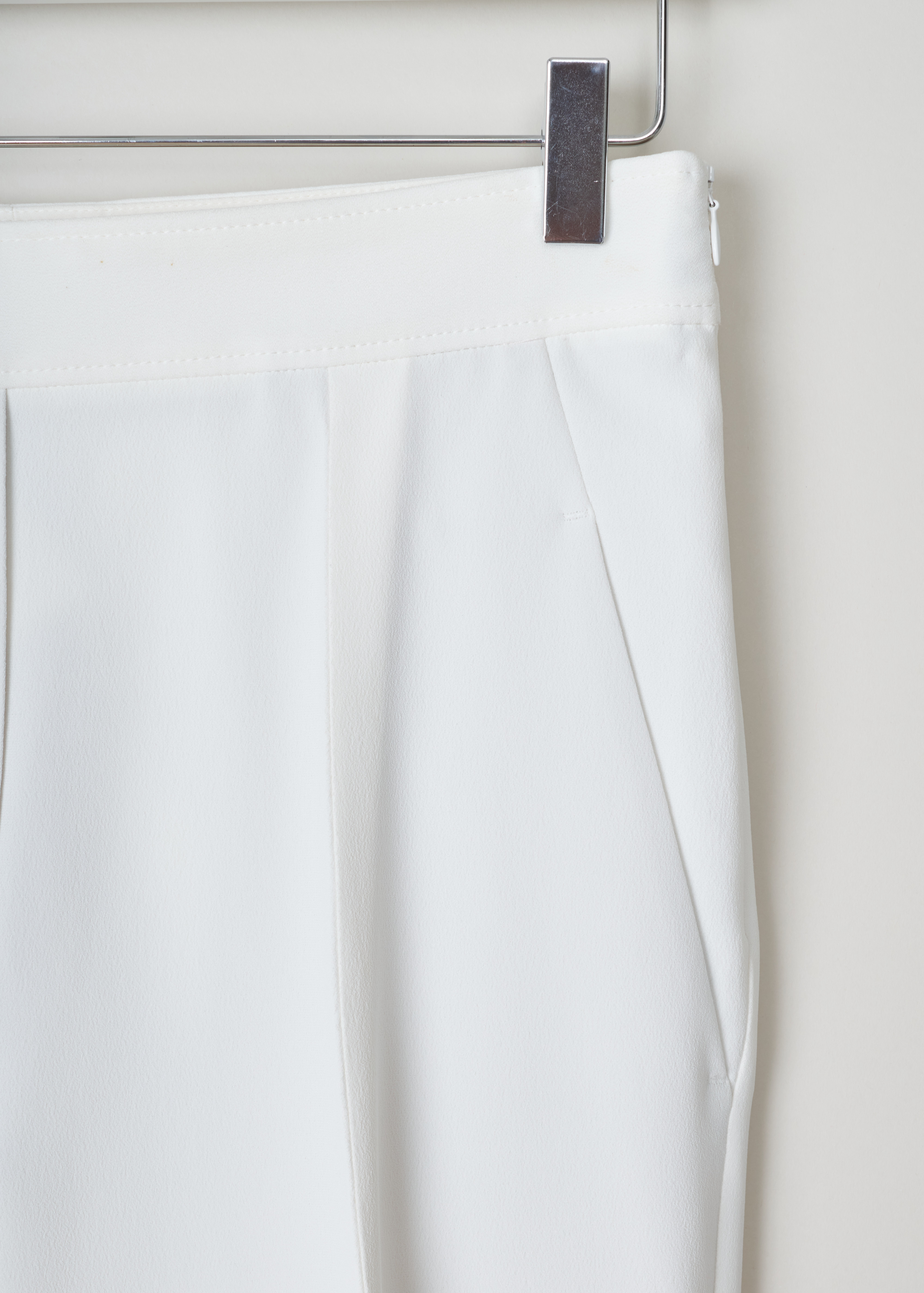 Brunello Cucinelli, White pants, MA029P6301_C600, White, Detail, White classic pants with centre creases, side pockets and a welt pocket on the back. With an invisible zipper on the side as fastening.