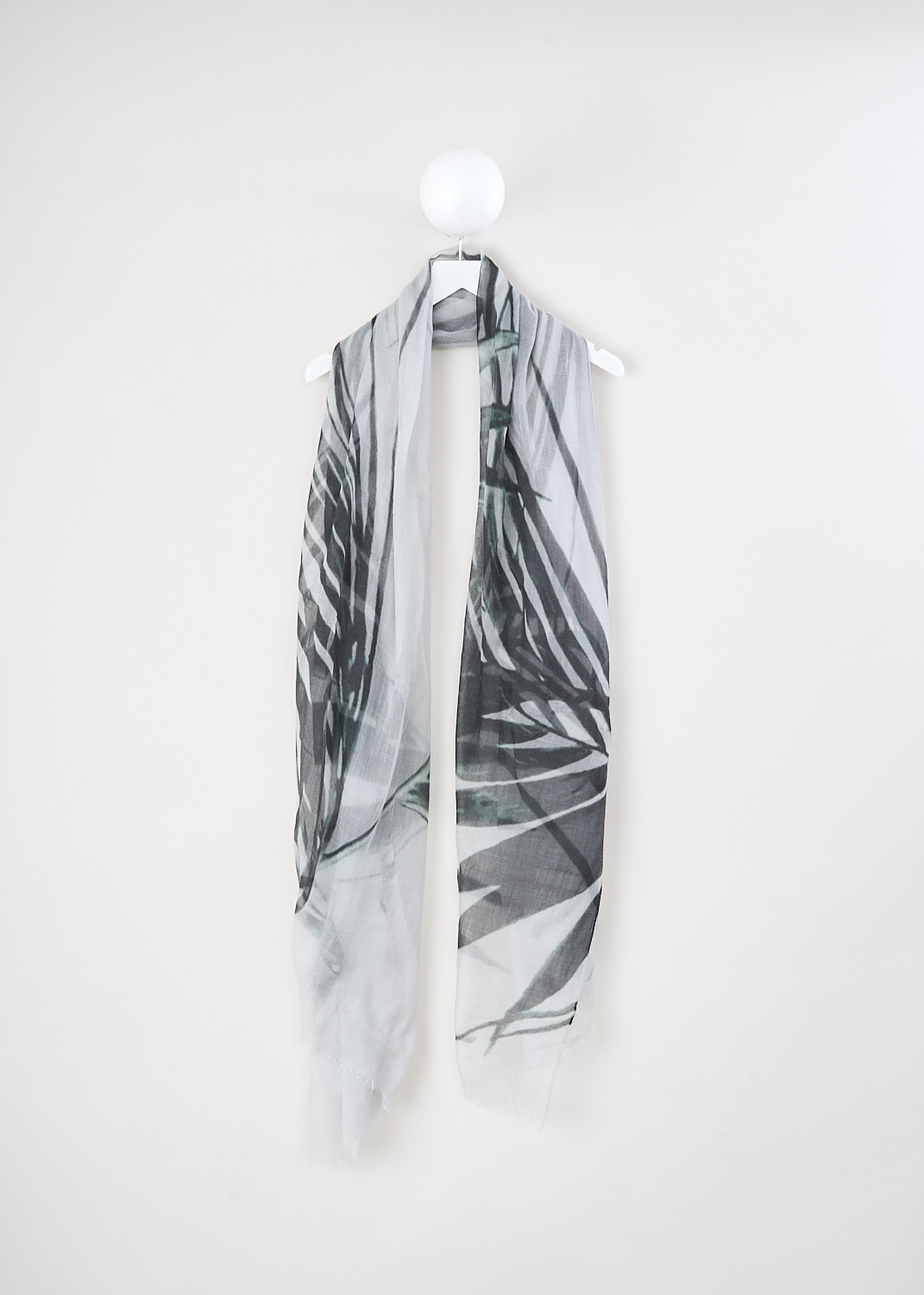 Brunello Cucinelli, Cashmere shawl with leaf-print, MSCDAGW04_CV814, White, Print, Green, Front, This cashmere shawl has an off-white base color with a green leaf print.
