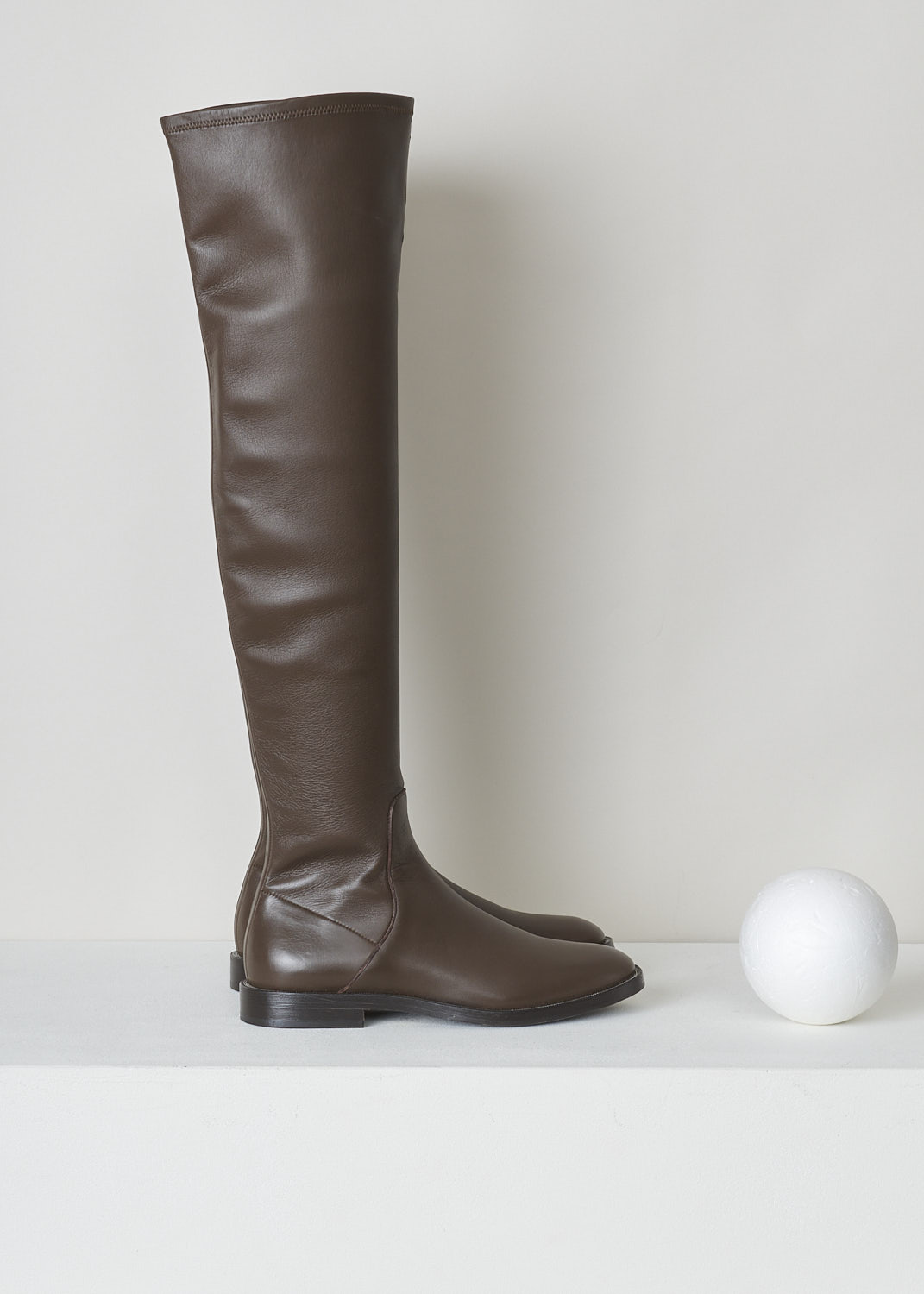 BRUNELLO CUCINELLI, BROWN LEATHER OVER-THE-KNEE BOOTS, MZNSC1901_C7610, Side, Brown, These over-the-knee boots have a rounded toe and a zip on the inside of the leg. They are made with a supple brown leather. The sole is subtly rimmed with a monili beads. 
