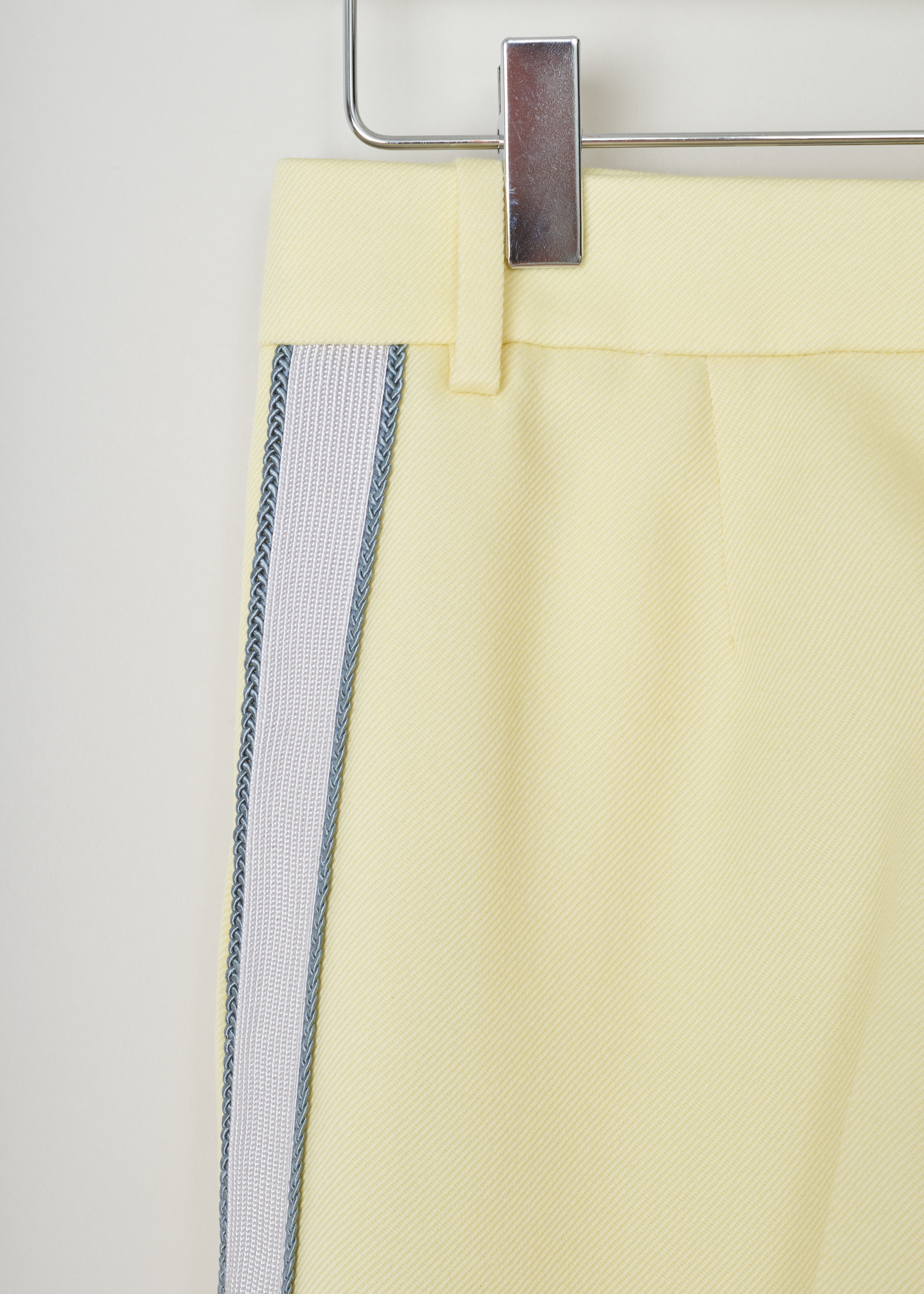 Calvin Klein 205W39NYC Yellow pants with ribbon trim 84WWPB22_W037_764 light yellow pearl detail. Yellow trousers with side piping in white and blue, centre creases, side pockets and a welt pocket on the back.
