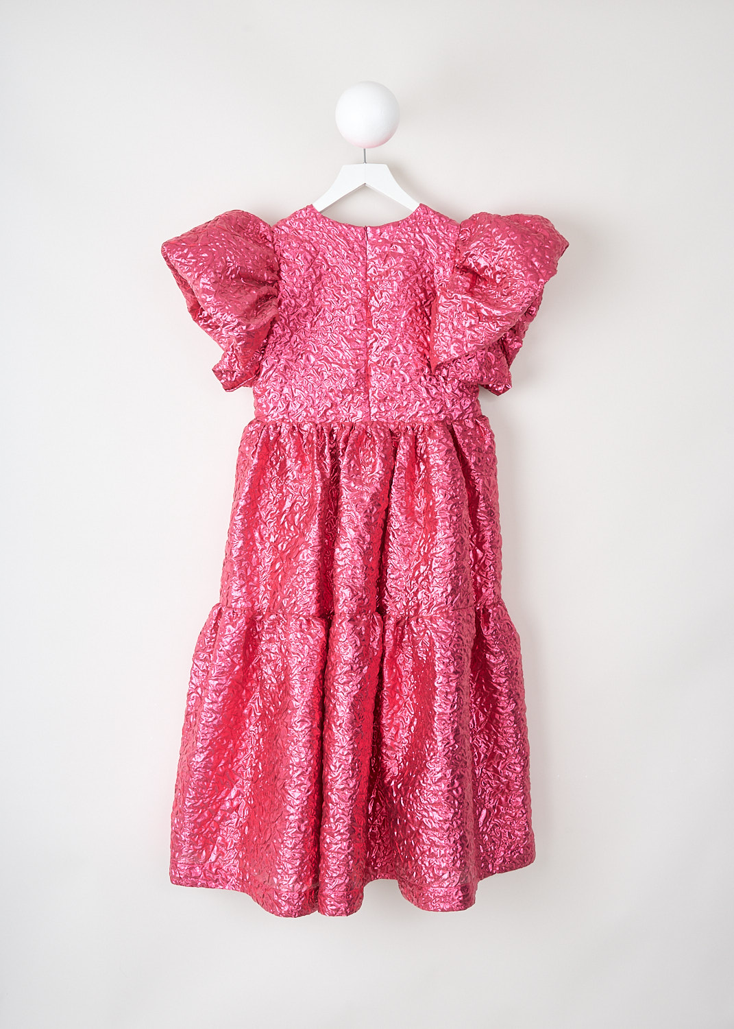 Caroline Bosmans, Dark pink wrinkle dress, AW25A_4003A_119_3005_DARK_PINK, Pink, Back, This Dark Pink Winkle midi dress has a round neckline and short puffy sleeves. The dress has a tiered pleated skirt. The dress is made out of a wrinkled metallic fabric. In the back, a concealed centre zip functions as the closure. 
