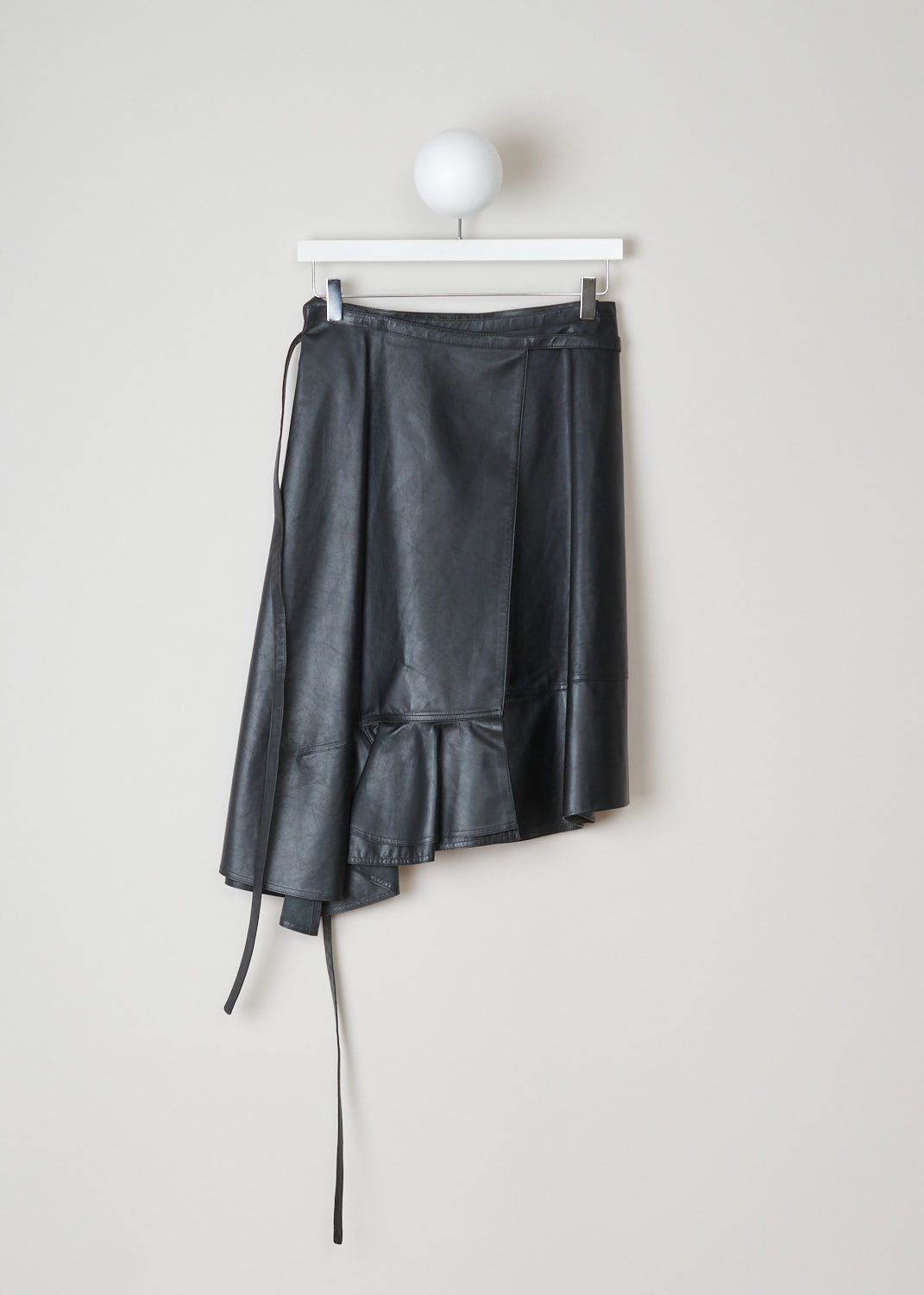 CÃ©line, Asymmetrical black leather wrap skirt, 045A_22081_ONO_C01, black, front, Wrap skirt crafted in calf leather, the softest kind of leather. This model features a backing button on the inside. Beside that, it has two leather ribbons that can be used as fastening option, or can be tied in various decorative knots. Furthermore, this model has concealed pockets on the side seam.