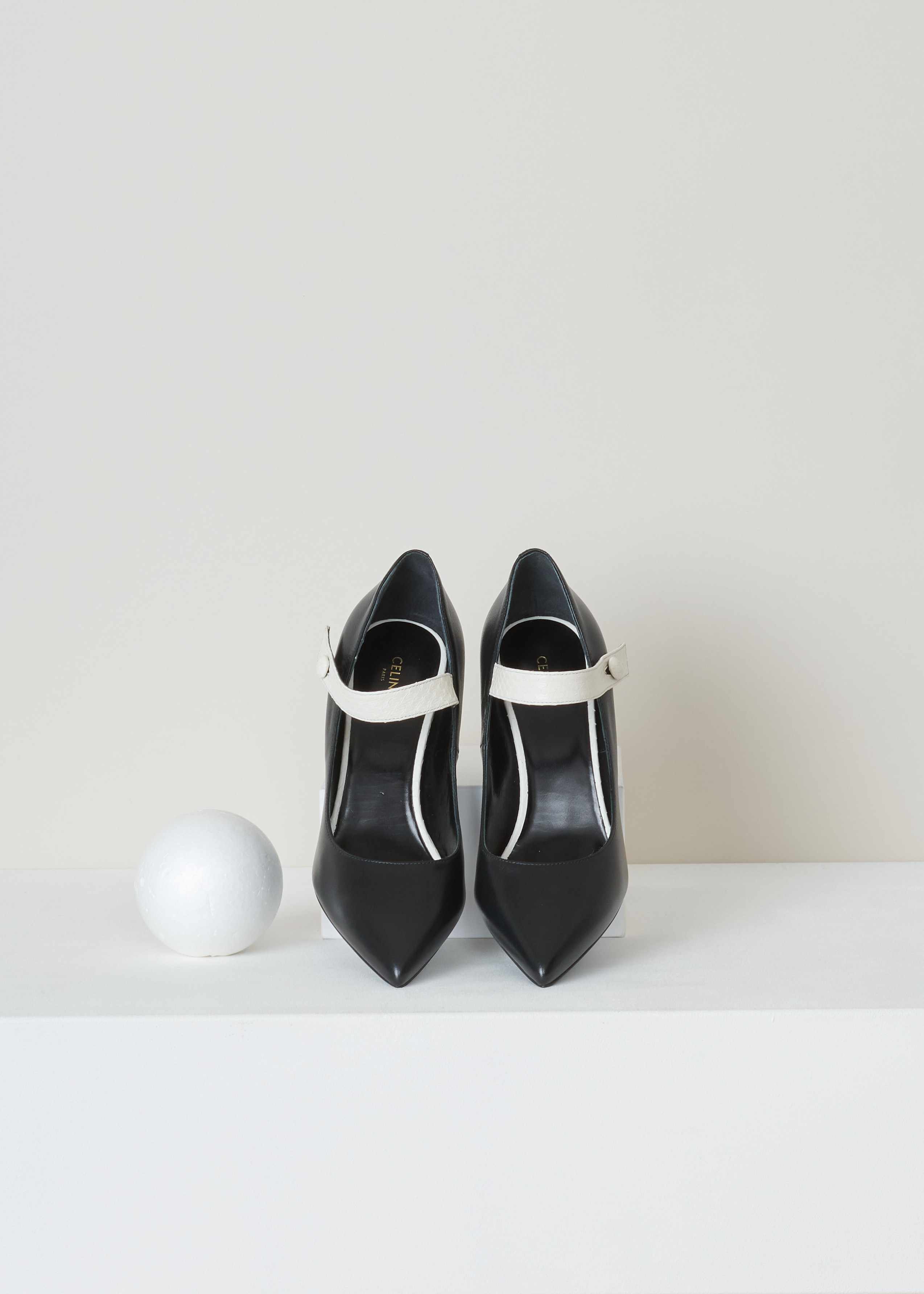 Celine, Mary jane sharp kidskin & elaphe, 330234005C_38AW_BlackWhite, black white, top, Crafted in style and highlighted with a pretty Mary Jane design, this pair of pumps exudes a glamorous shine. Made from the finest black leather, these closed-toe pumps come with regular heels, a off-white strap with button closure.