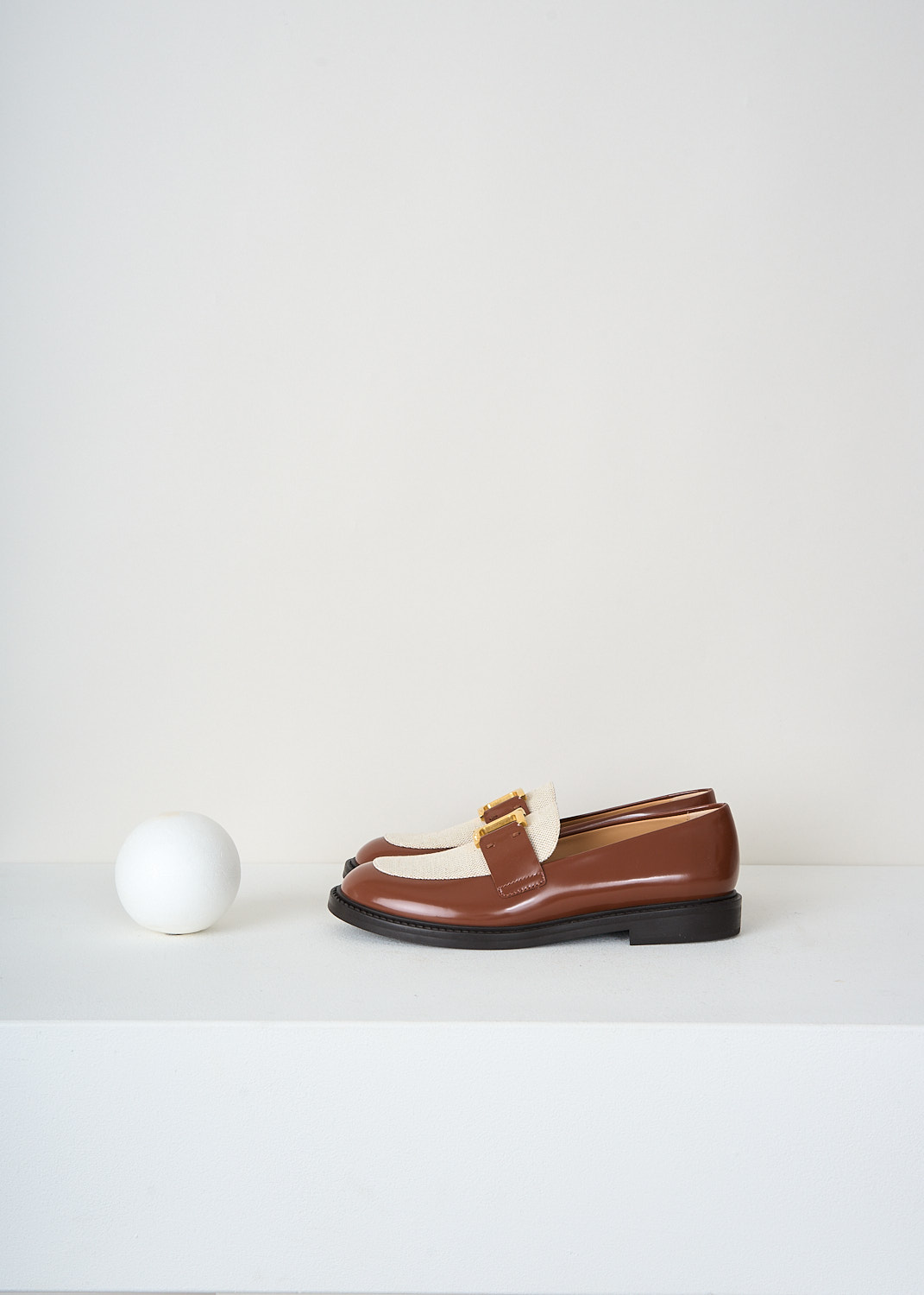 Chloé Marcie Cognac Brown leather loafers with two-tone design, off-white leather vamp and black rubber sole, luxury designer footwear at Kiki's Stocksale Maastricht
