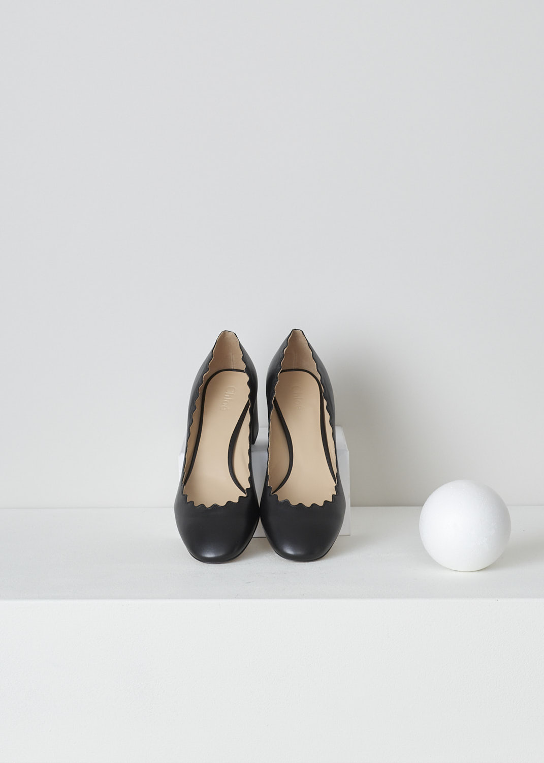 CHLOÃ‰, SCALLOPED LAUREN PUMPS IN BLACK, CHC16A23075001_BLACK, Black, Top, Black leather pumps featuring a sturdy block heel, round toe vamp and a scalloped top-line. 

