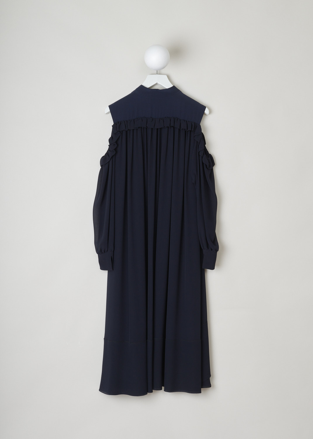 ChloÃ©, Off shoulder tent dress in navy, CHC19SRO160024D2_4D2_anthracite_blue, blue, front, A lovely tent dress made from silk crepe. The v-shaped neckline has frills coming off and following the open shoulder, before meeting on the back. Also decorating the back is a row of gorgeous pleats placed just below the frills. The long sleeves are cuffed and have a split adorning them. 