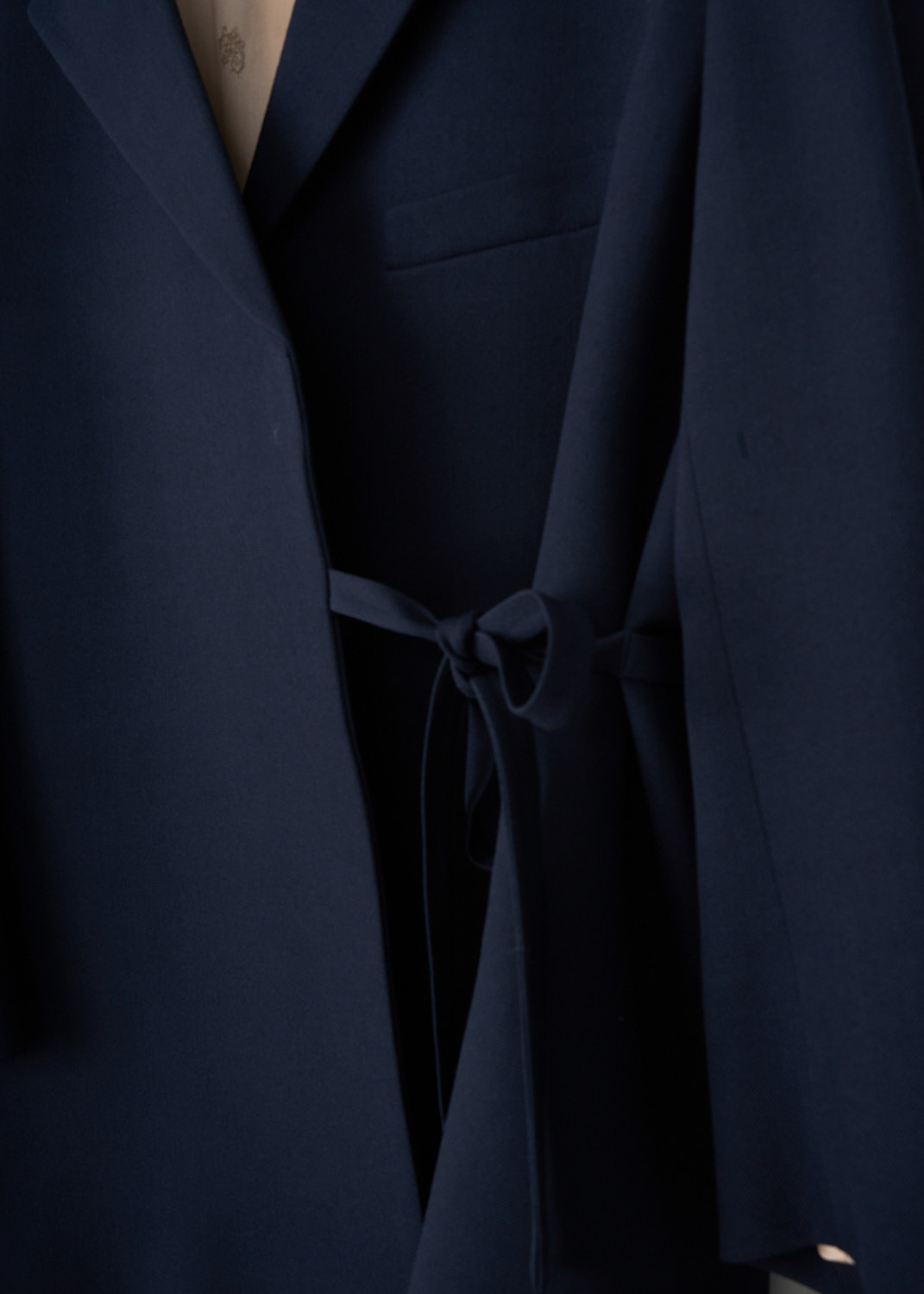 Chloé, Midnight blue wrap-style jacket, CHC19SVE050674A7, Blue, Detail, This midnight blue wrap-style jacket features a notched lapel and a single breast pocket. The closure option is a wrap belt to one side. The blazer has three-quarter sleeves. In the back, the jacket has a high slit. 
