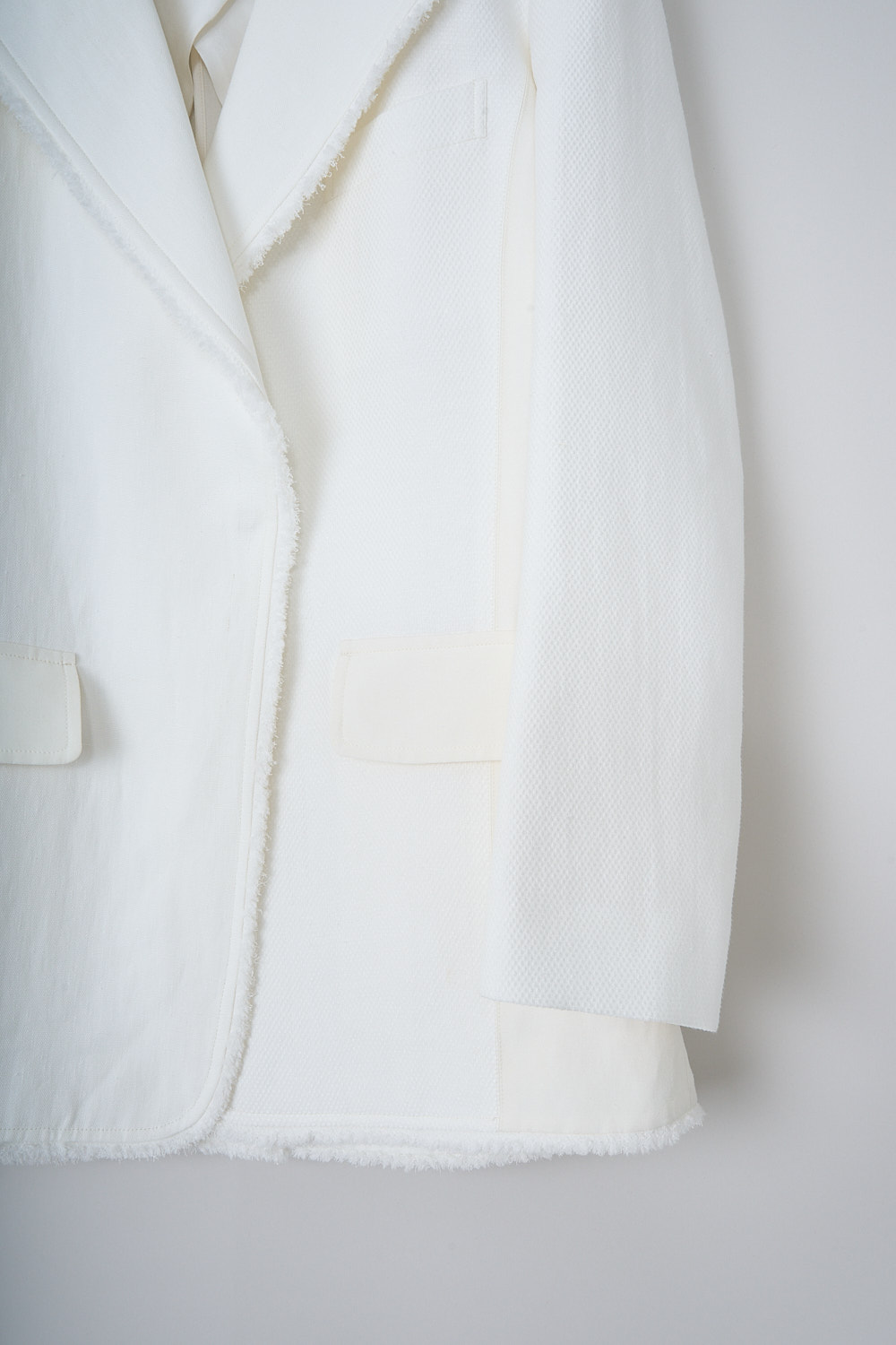 CHLOÉ, ICONIC WHITE MULTI-FABRIC JACKET, CHC22SVE08036107_ICONIC_WHITE, White, Detail, This Iconic White multi-fabric jacket has a notched lapel and a front press-stud closure. In the front, the jacket has a single breast pocket and two flap welt pockets. In the back, the jacket has a centre vent. The jacket has a partly frayed hem.  

