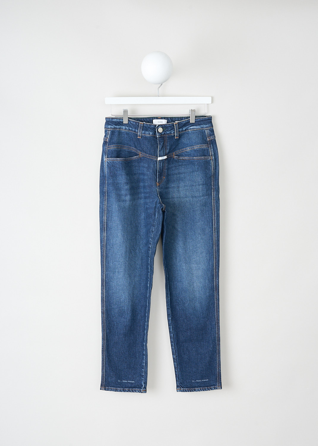 Closed, Dark blue pedal pusher jeans, PEDALPUSHER_C88002_05E3R_DARK_BLUE, Blue, Front, These dark-blue Pedal Pusher jeans have the brand's signature X-pockets. These jeans are high-waist and have cropped tapered pant legs.


