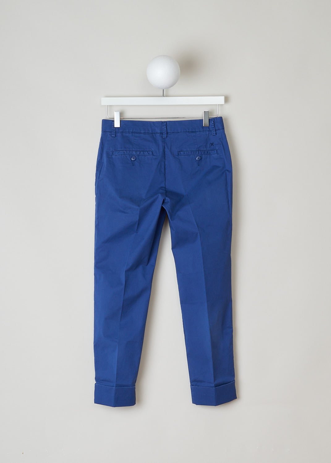 CLOSED CLASSIC BLUE TROUSERS STEWART_C91796_53S_SR_582 Blue Back, These classic trousers in blue feature belt loops and a zipper and button closure. They feature slanted pockets on the front and two buttoned welt pockets on the back. What makes this model stand out the is the broad fold-over hem.