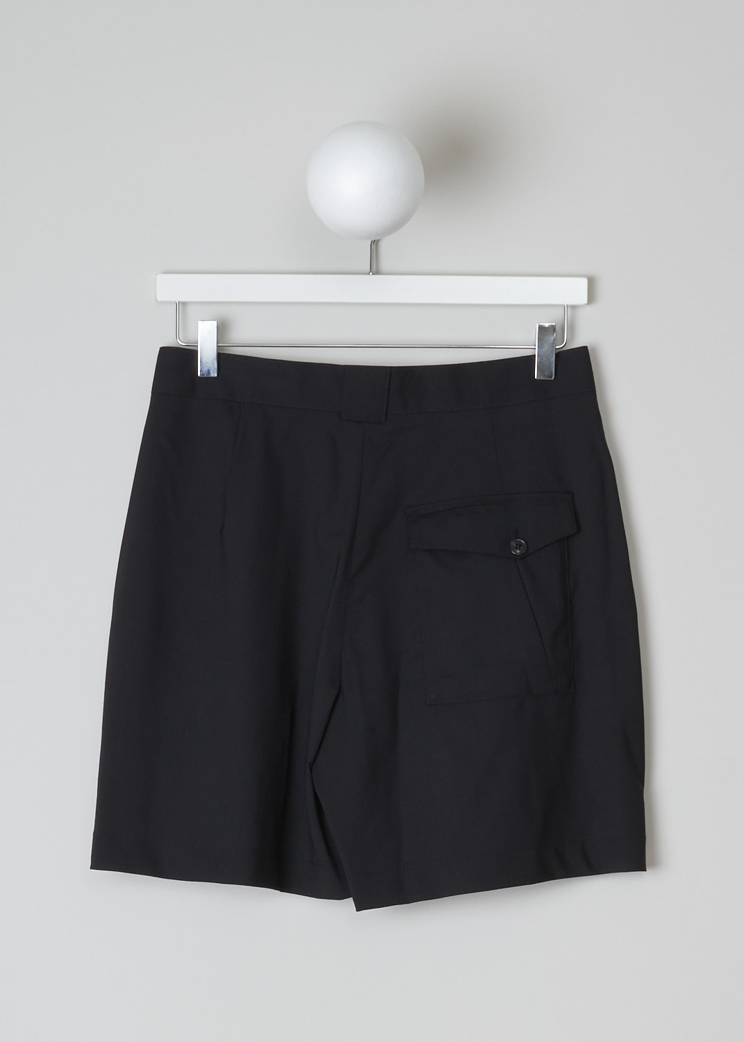 CLOSED, BLACK WOOL SHORTS, JOON_C92051_35H_22_100, Black, Back, These high-waisted black wool shorts have a waistband with belt loops and a button and zipper closure. Subtle knife pleats decorate the front. These shorts have slanted pockets in the front and a single buttoned patch pocket in the back.   
