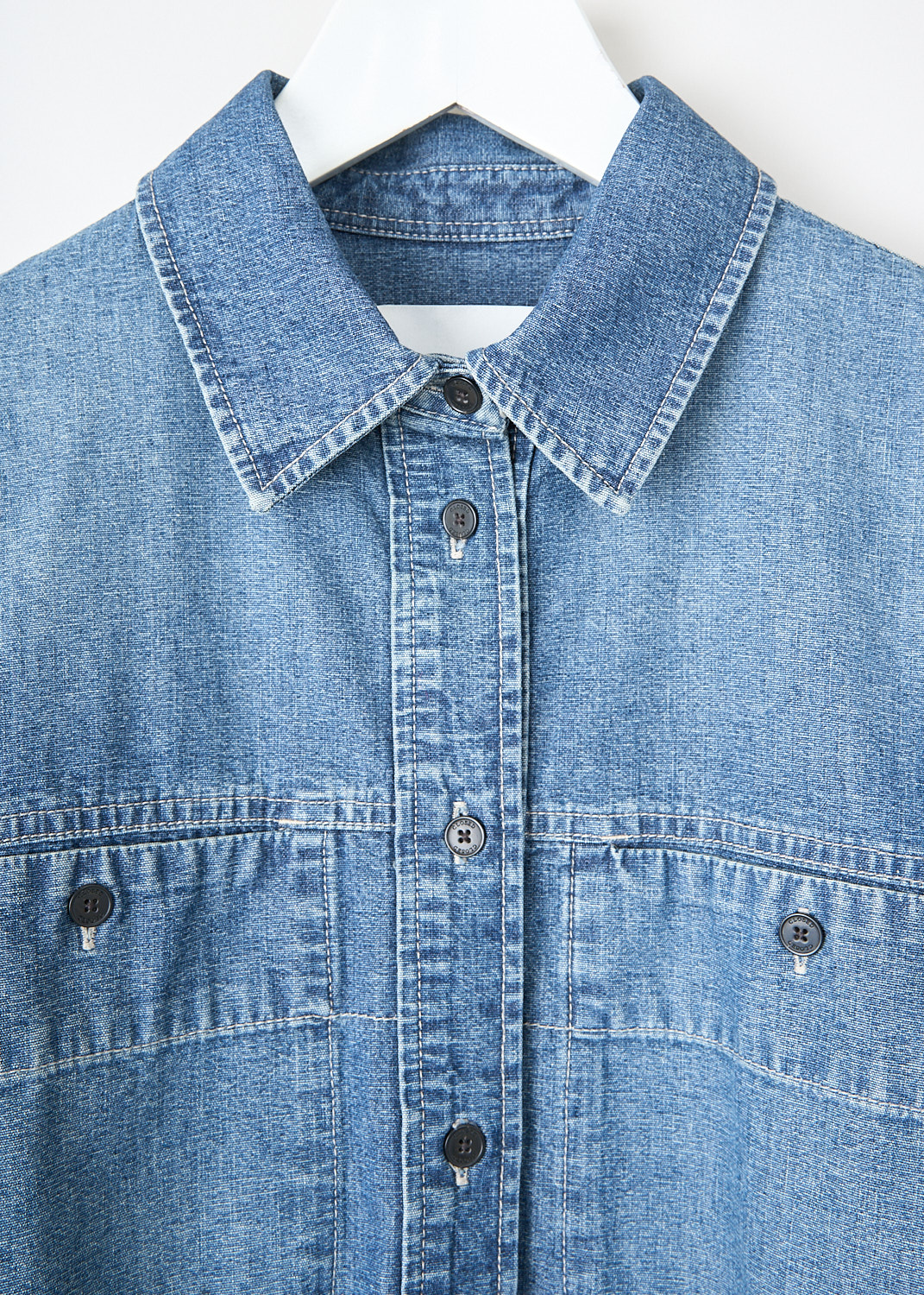 Detail of the Fitted denim designer shirt at Kiki's Stocksale in Maastricht