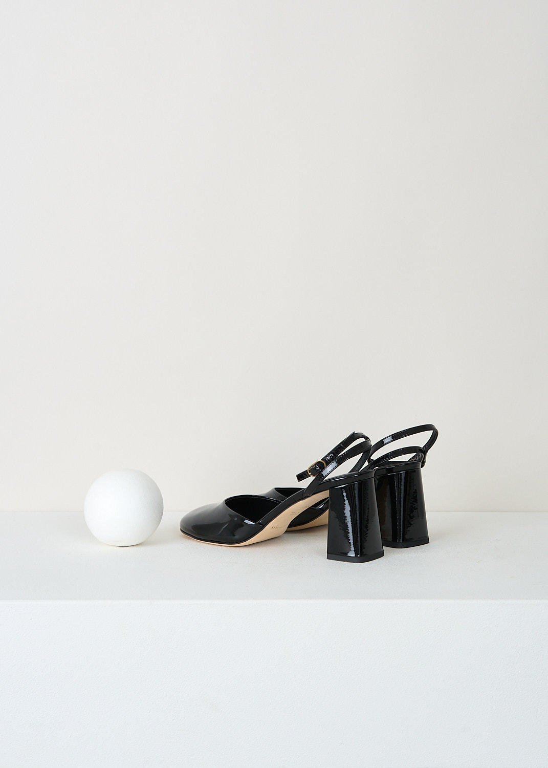 Dear Frances Harlow black patent leather pumps with sturdy block heel and adjustable ankle strap, contemporary designer footwear at the Kiki Niesten outlet Maastricht