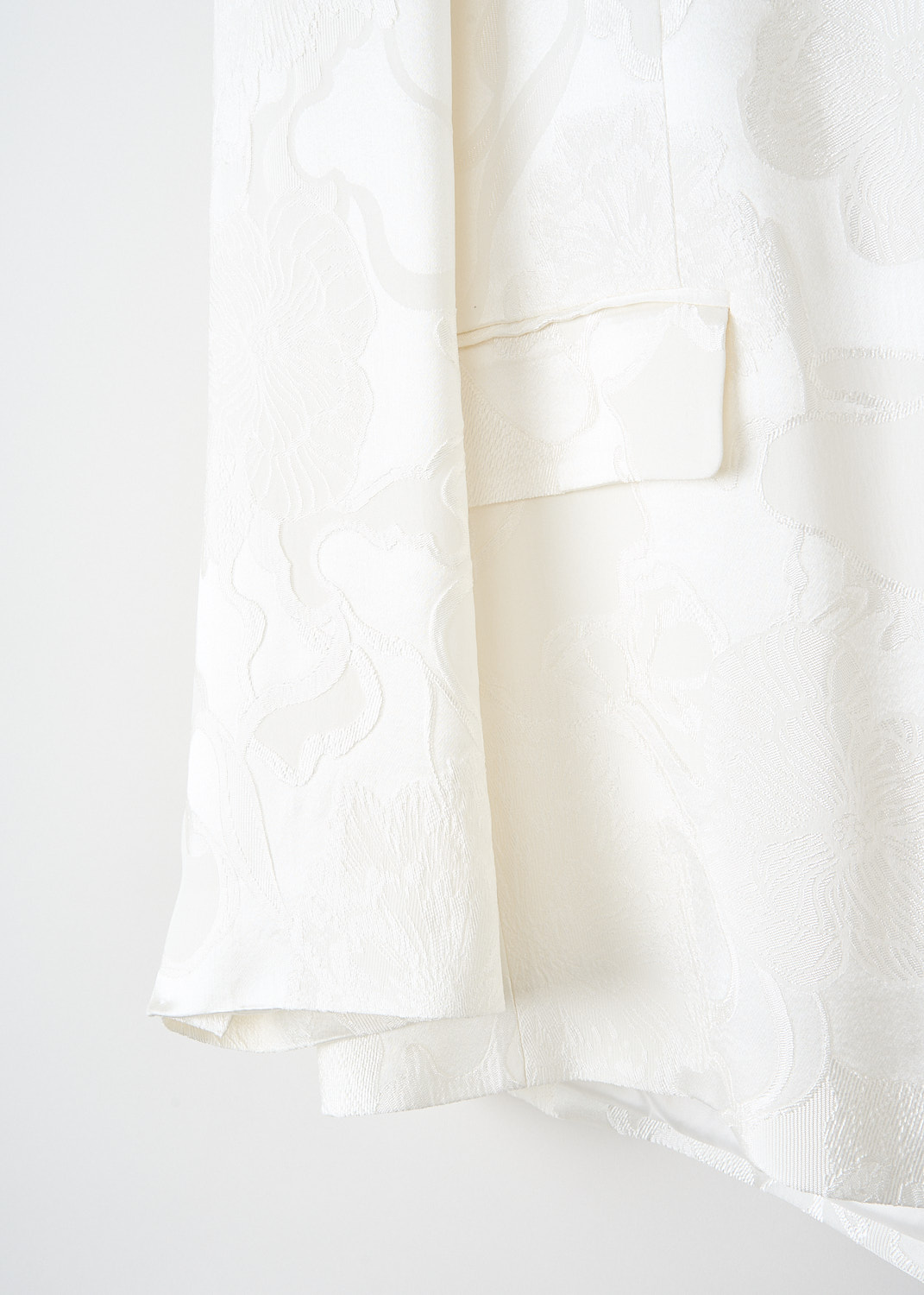 Dries van Noten, White floral jacquard Beno jacket, BENO_6373_WW_JACKET_001_WHITE, White, Print, Detail 1, This white floral jacquard Beno jacket has a peaked lapel and a front button closure. The long sleeves have buttoned cuffs. On the front, this jacket has two flap welt pockets. 
