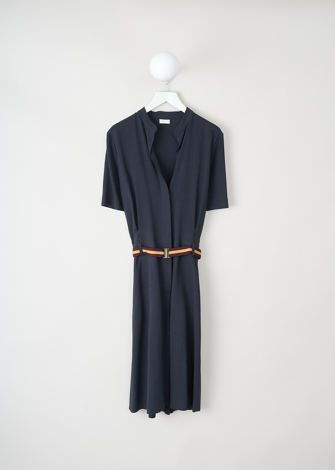 Dries van Note,  Anthracite Diam shirt dress with belt, DIAM_8057_WW_DRESS_901_ANTHRACITE, Grey, Front, This anthracite Diam shirt dress has a mandarin collar and a front button closure. The dress has short sleeves. A red-and yellow striped belt can be used to cinch in the waist. 
