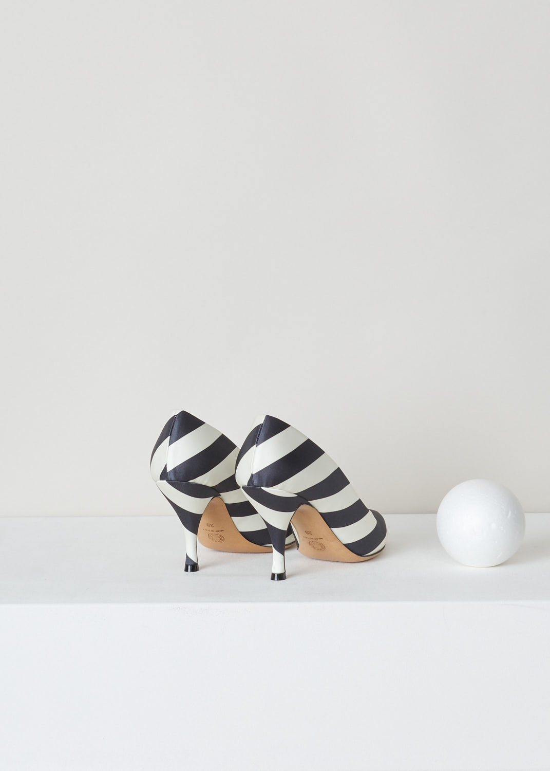 Dries van Noten, Black and white striped pumps, WS25_153_80_QU160_black900, black white, back,  Black and white colored pump, featuring a tapered heel and pointed toe. 

Heel height: 8 cm / 3.14 inch. 